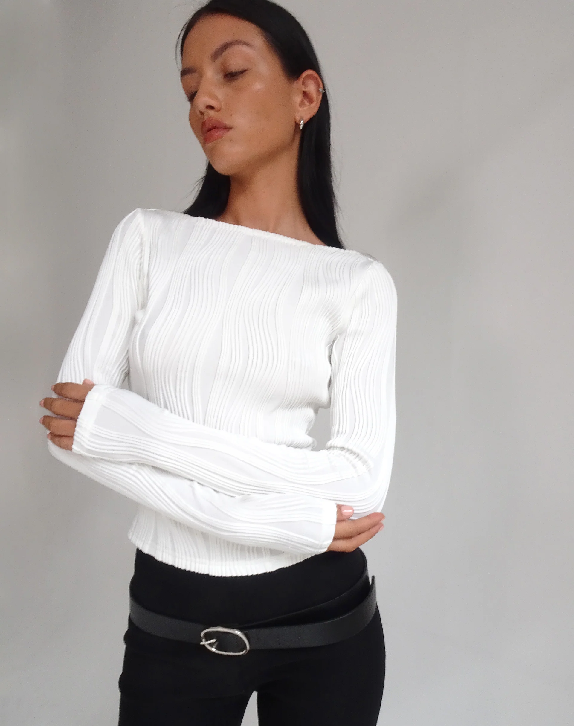 Amabon Long Sleeve Crop Top in Crinkle White - Image 5