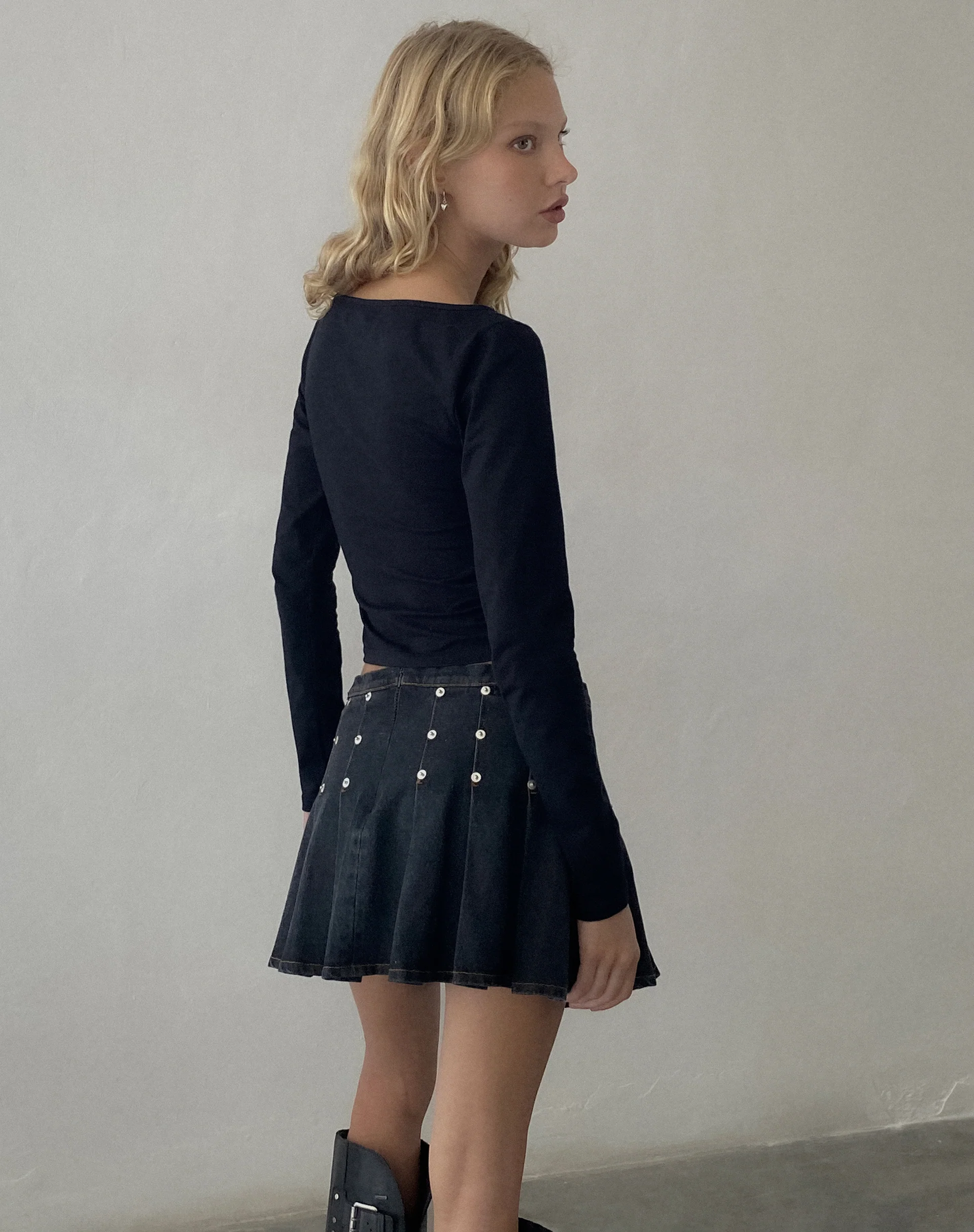 Amabon Top in Black with Cross Motif - Image 5