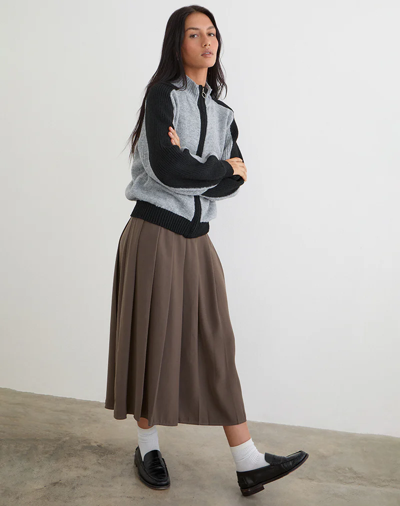 Asrar Jumper in Knit Grey and Black - Image 2