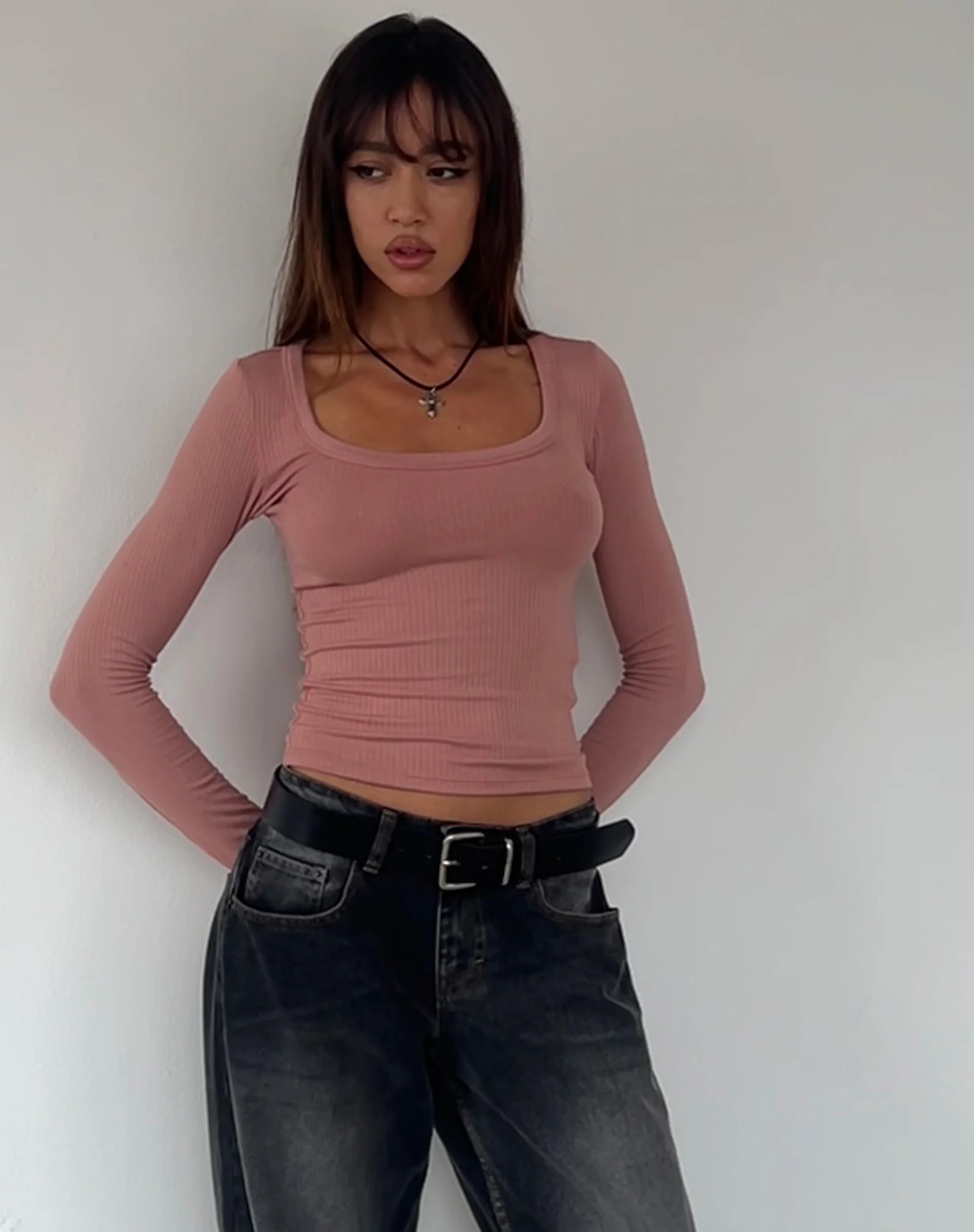 Binlo Extra Long Sleeve Top in Dusty Pink Rib - Image 3