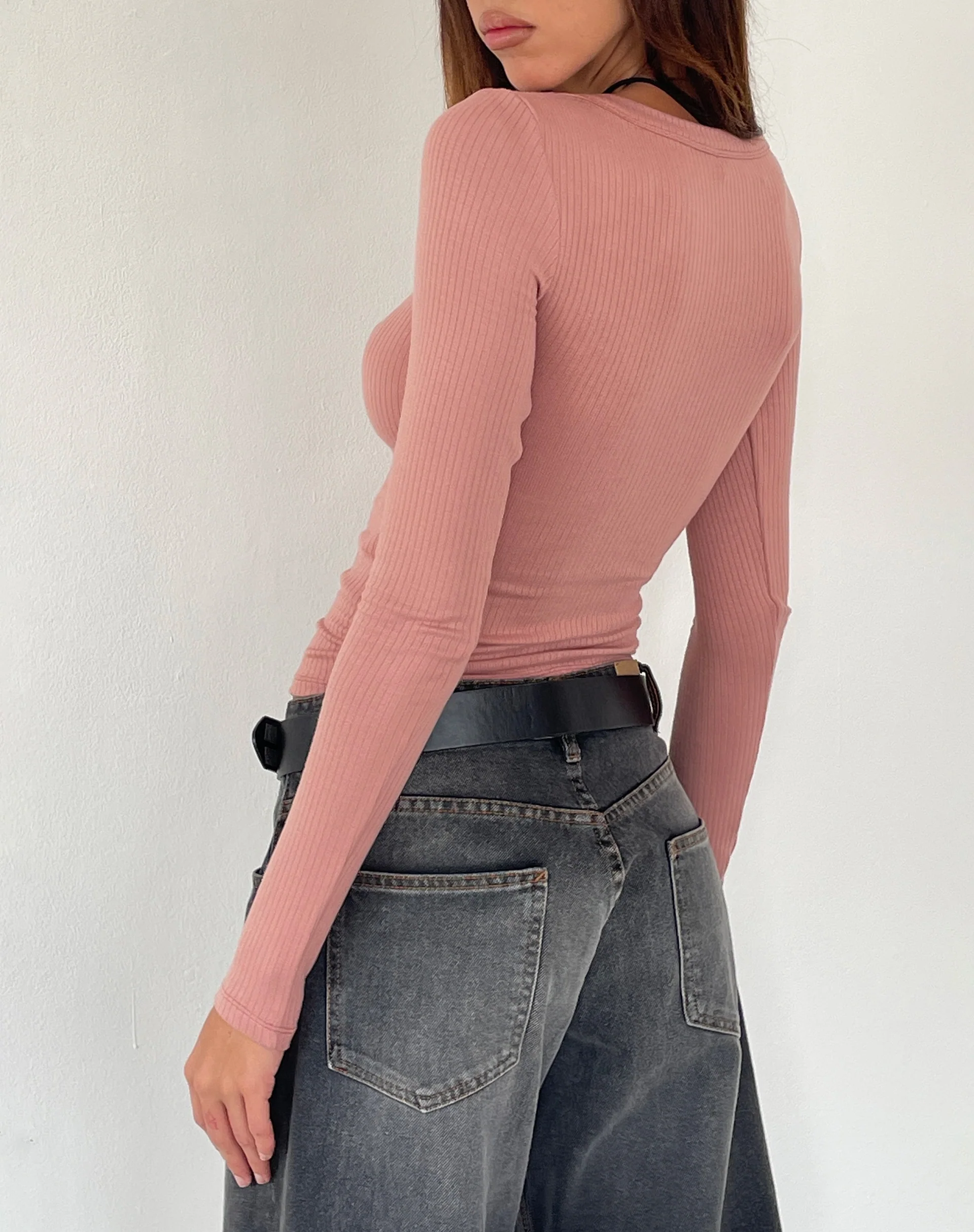 Binlo Extra Long Sleeve Top in Dusty Pink Rib - Image 5