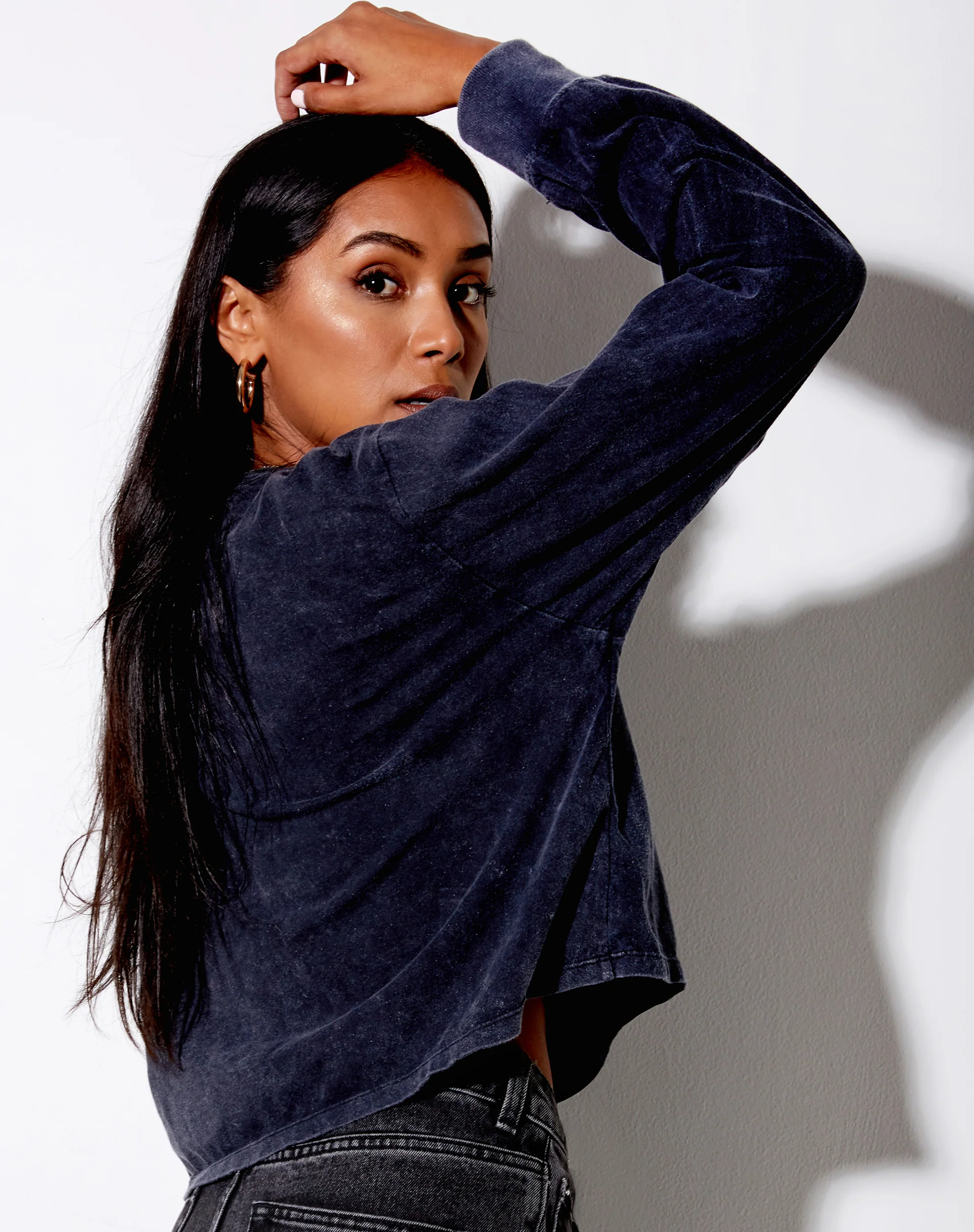 Boli Crop Tee in Black Wash Tribal Angelo - Image 3