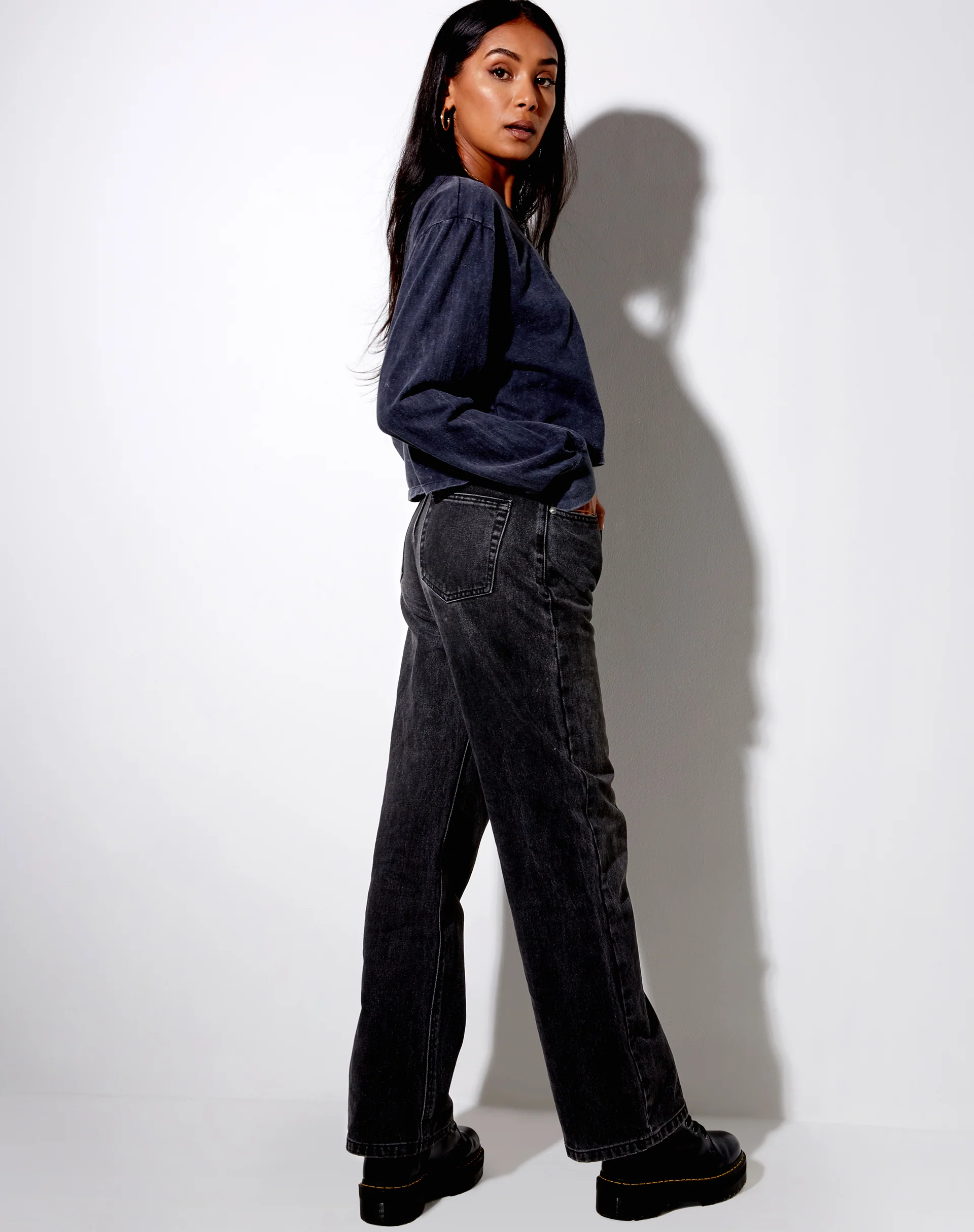 Boli Crop Tee in Black Wash Tribal Angelo - Image 5
