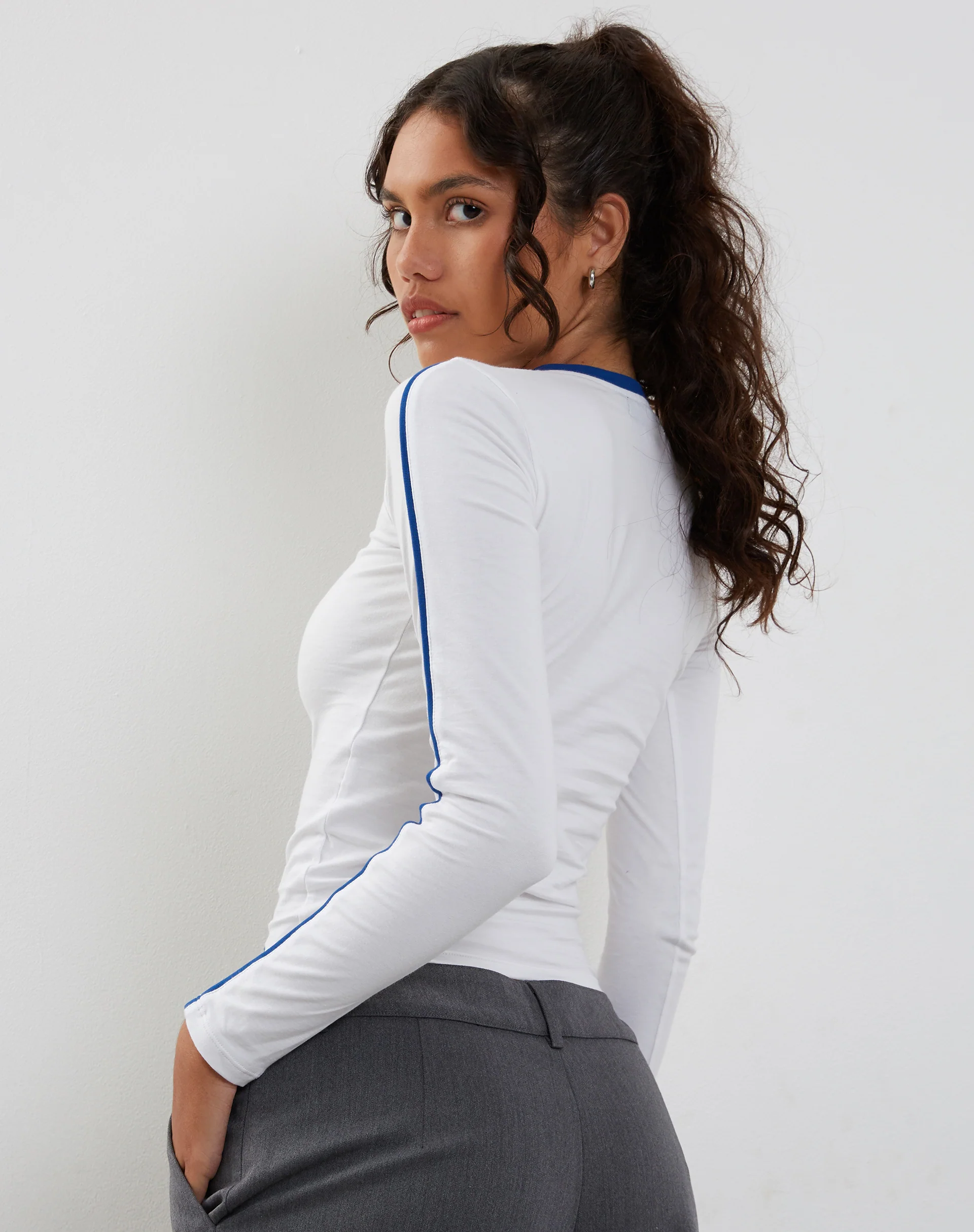 Bonija Long Sleeve Top in White with Cobalt Binding - Image 5