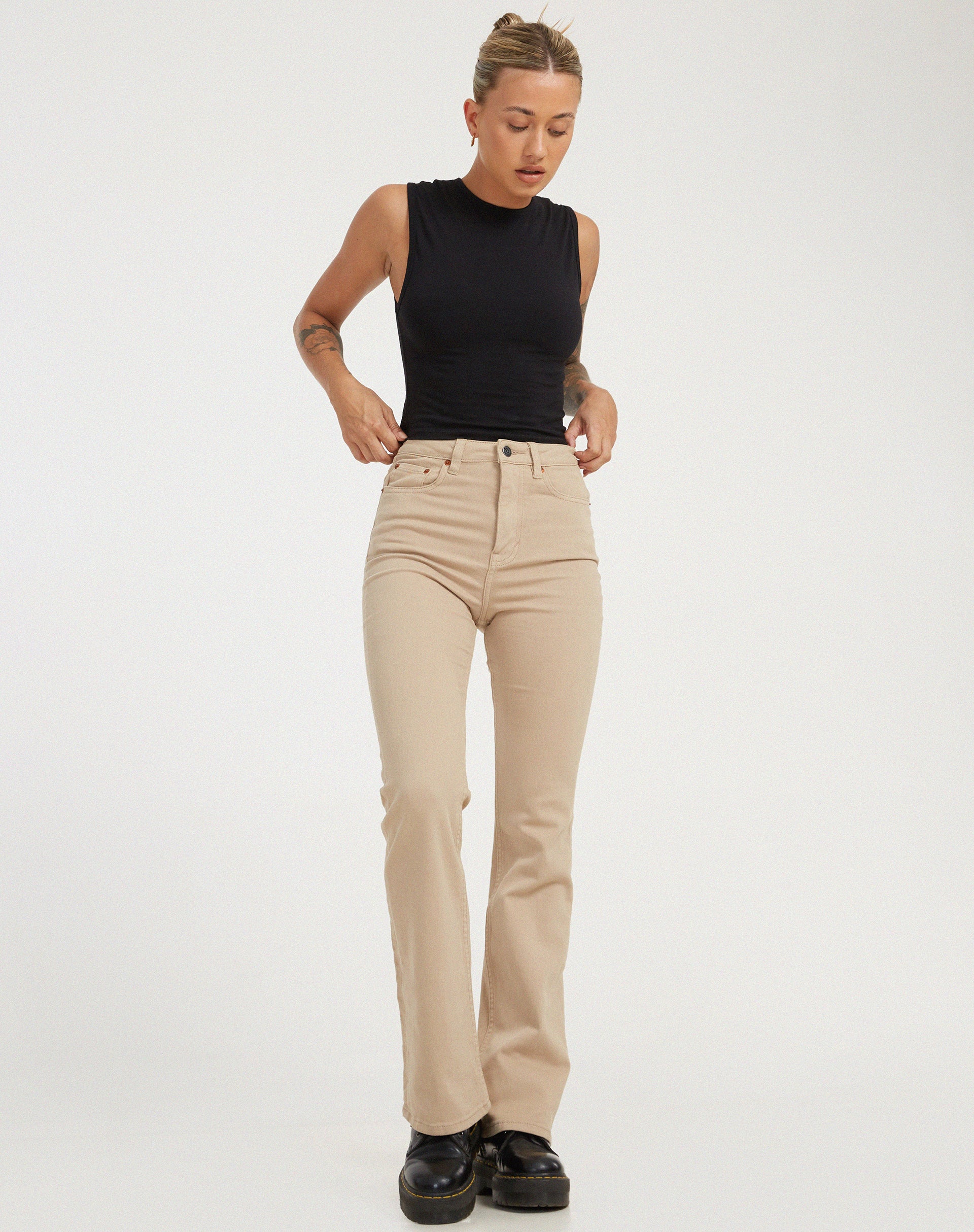 Bootleg Jeans in Sandwash - Image 3