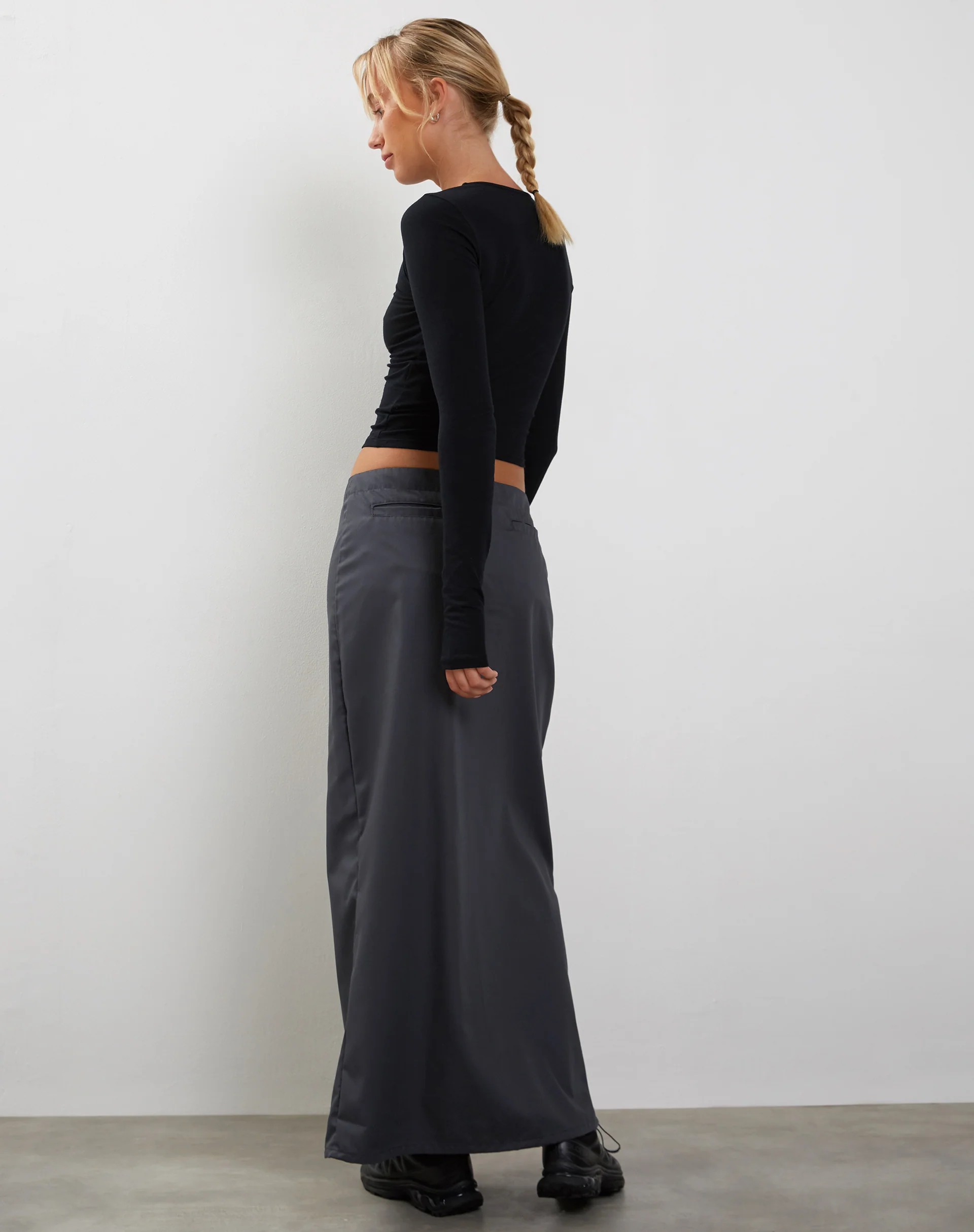 Bouse Long Sleeve Thumbhole Top in Black - Image 4