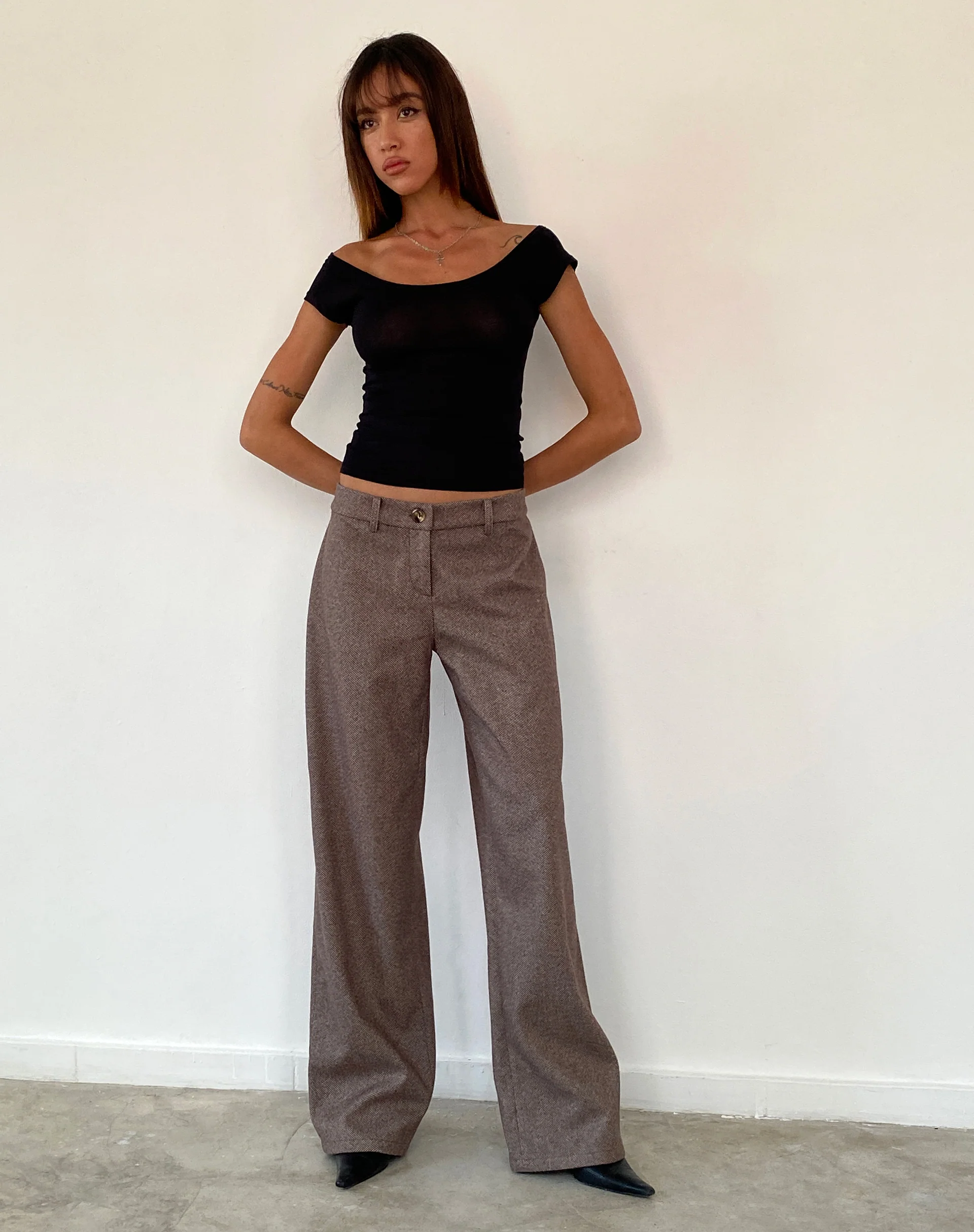 Charya Off The Shoulder Top in Black - Image 4