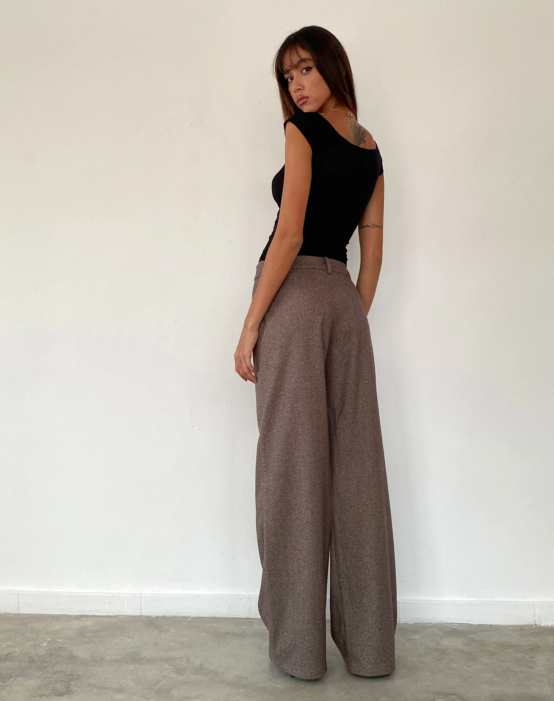 Charya Off The Shoulder Top in Black - Image 5
