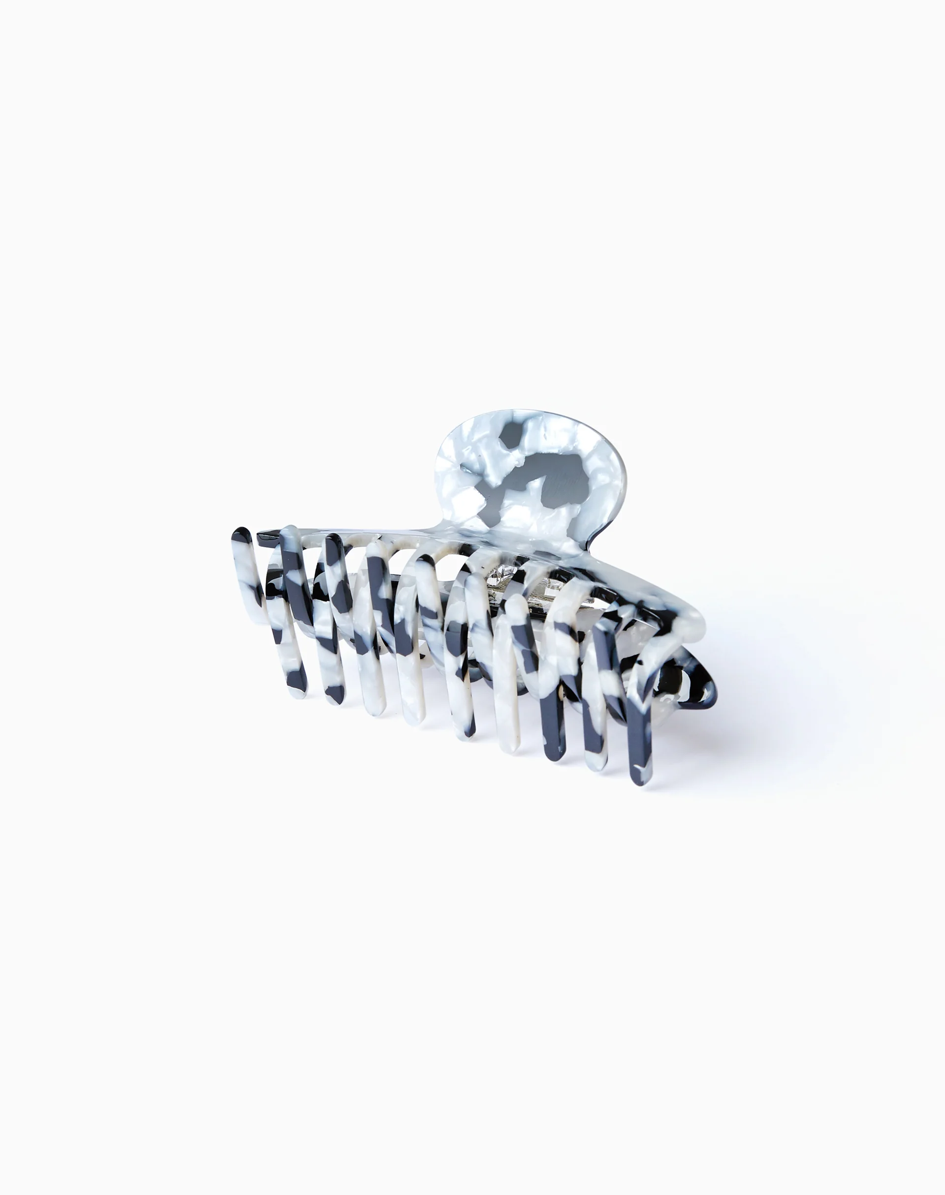 Chiye Hair Claw in Black and White - Image 5