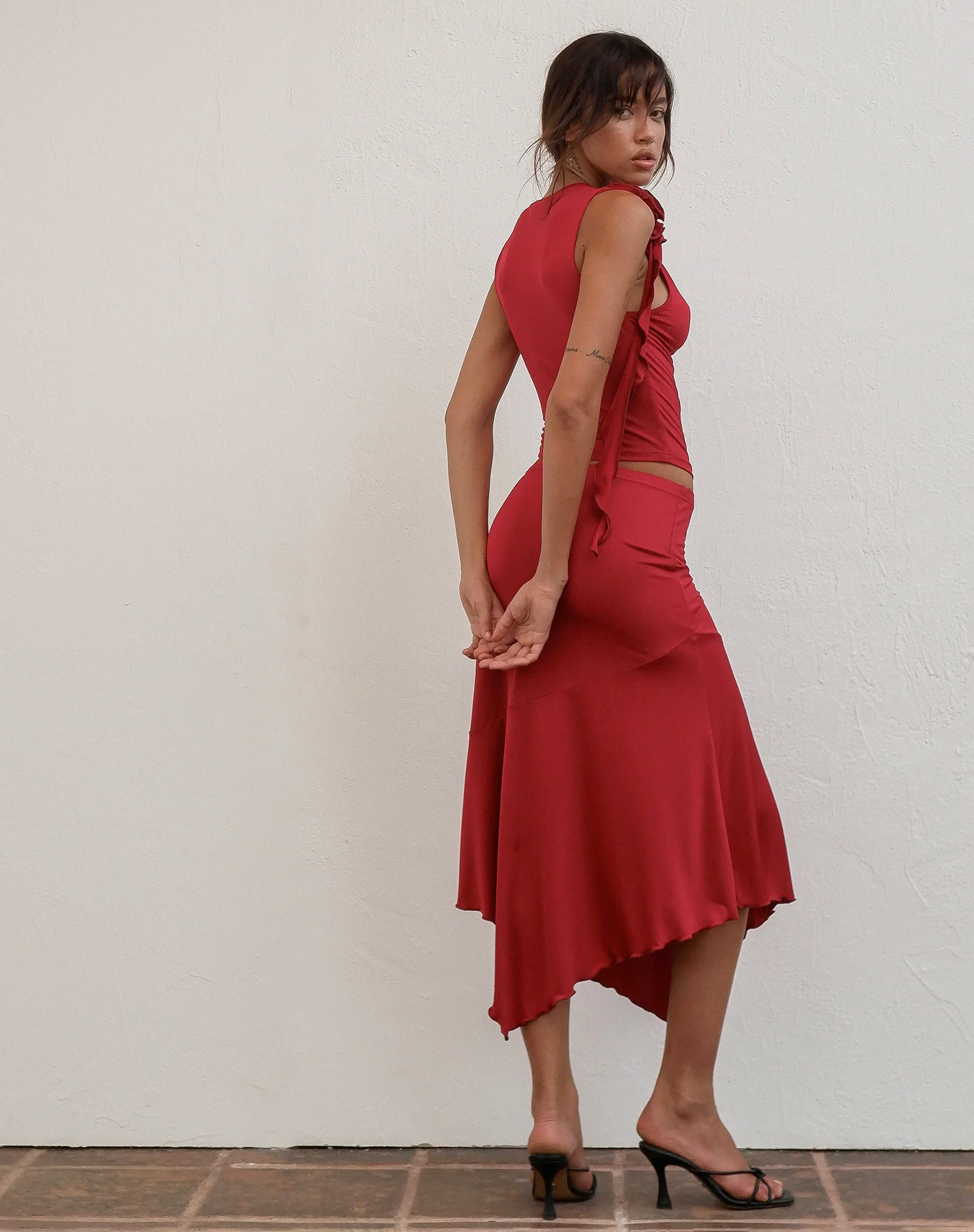 Cinta Low Rise Midi Skirt in Red - Image 5