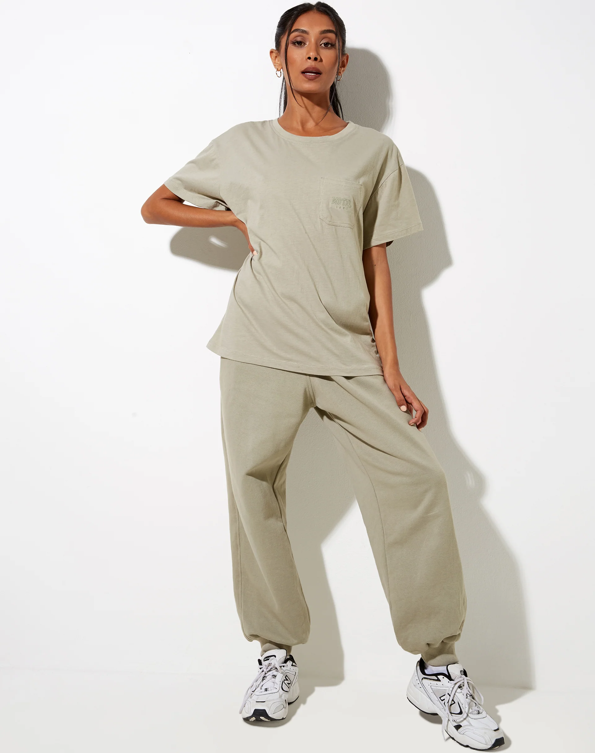 Cloete Tee in London Fog Motel 1997 Embro - Image 4