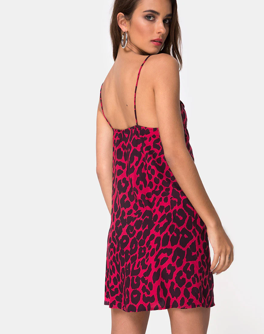 Datista Dress in Oversize Jaguar Red - Image 2