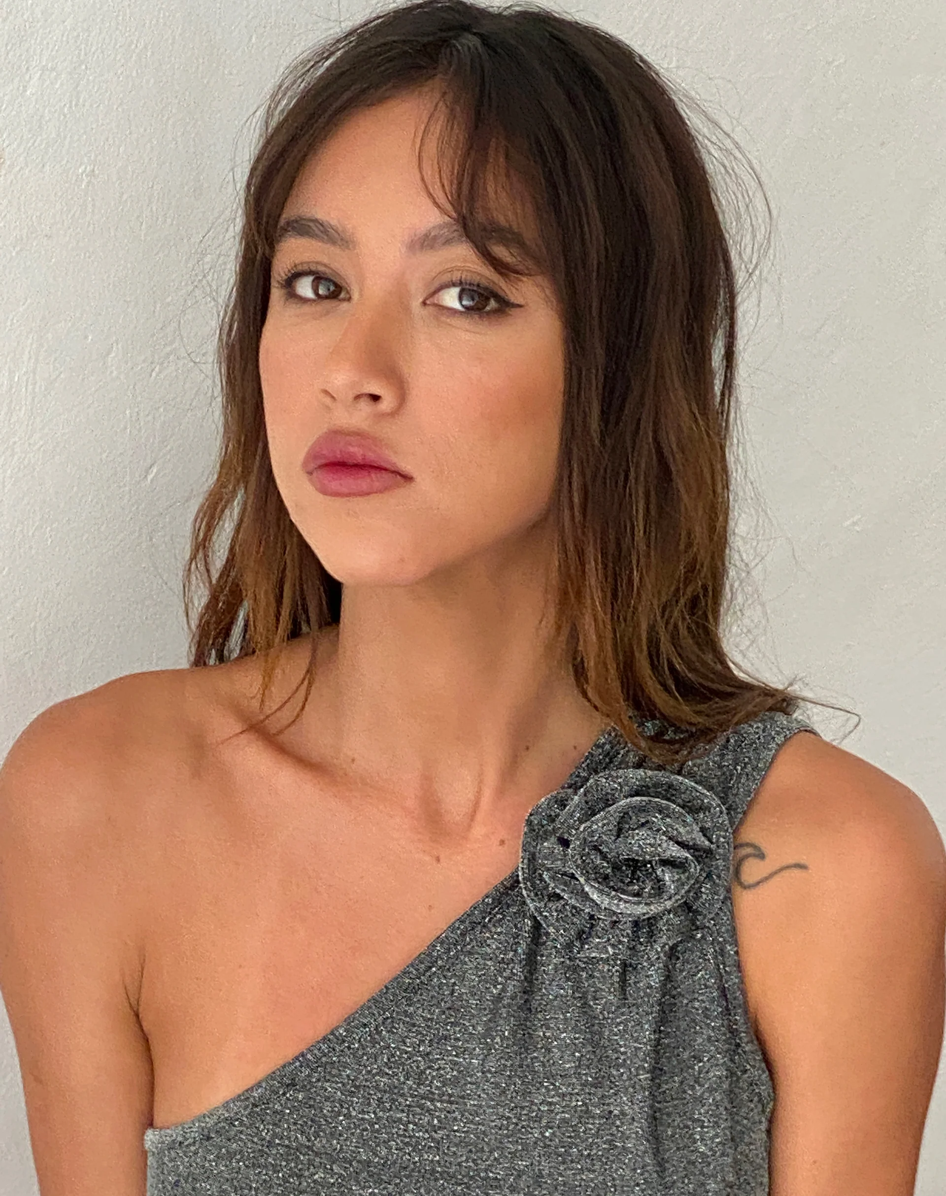Derse One Shoulder Top in Silver with Rosette - Image 4