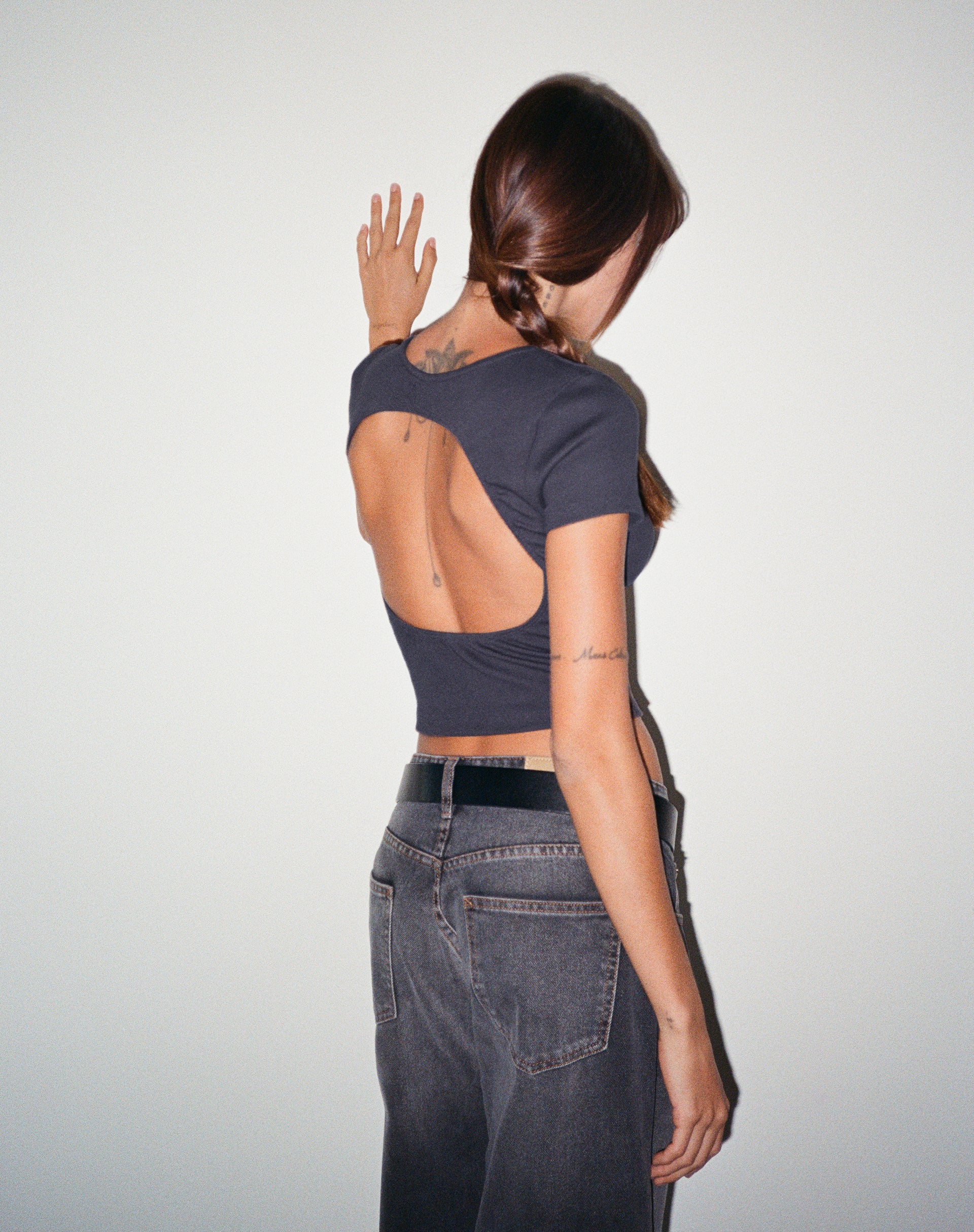 Elyto Ribbed Open Back Top in Beluga Grey - Image 4
