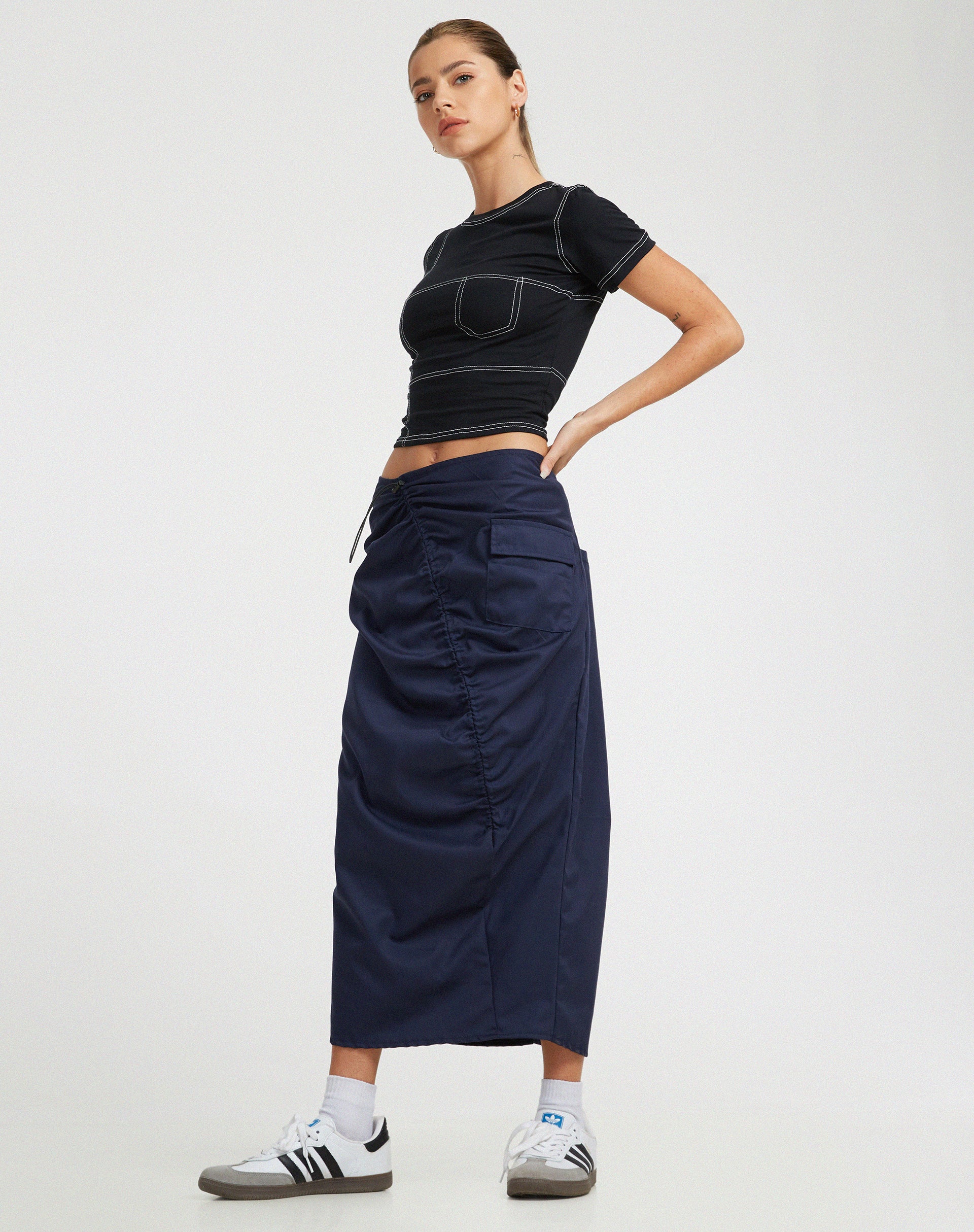 Enore Midi Skirt in Navy - Image 2