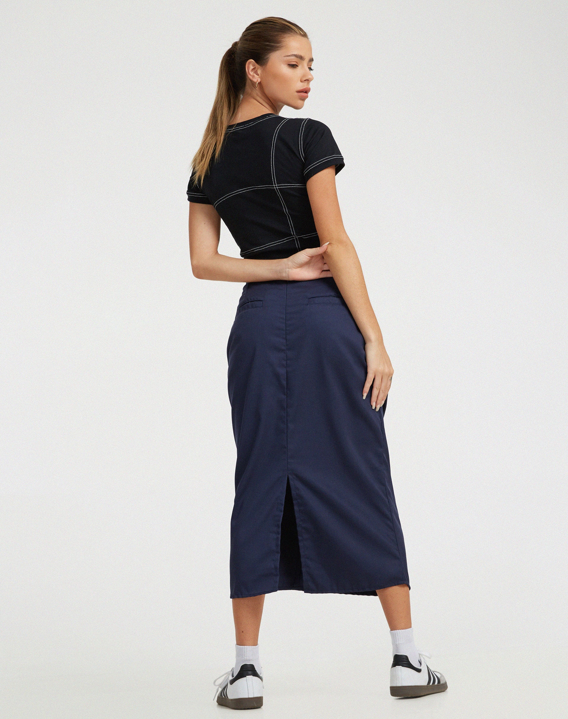 Enore Midi Skirt in Navy - Image 3