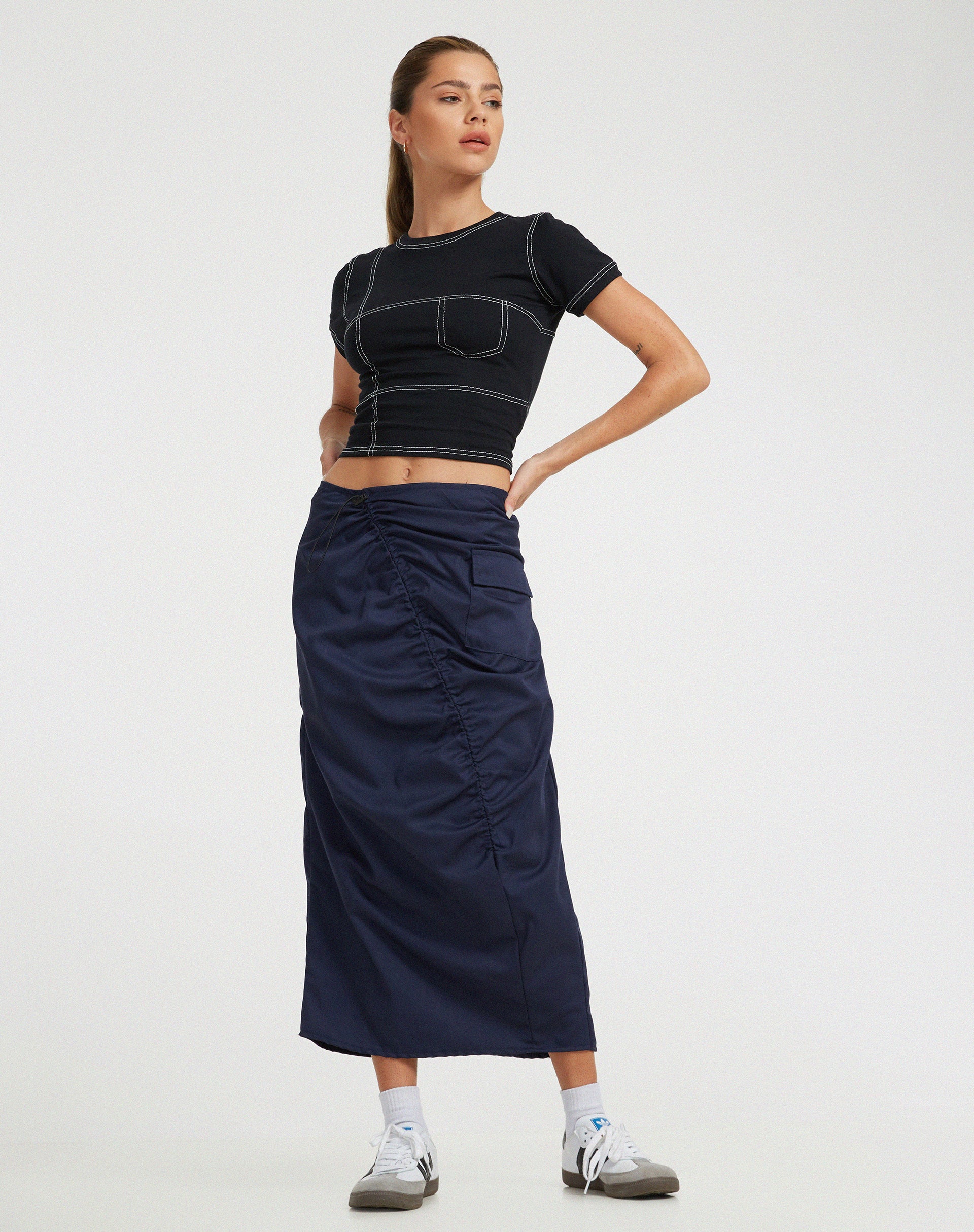 Enore Midi Skirt in Navy - Image 4
