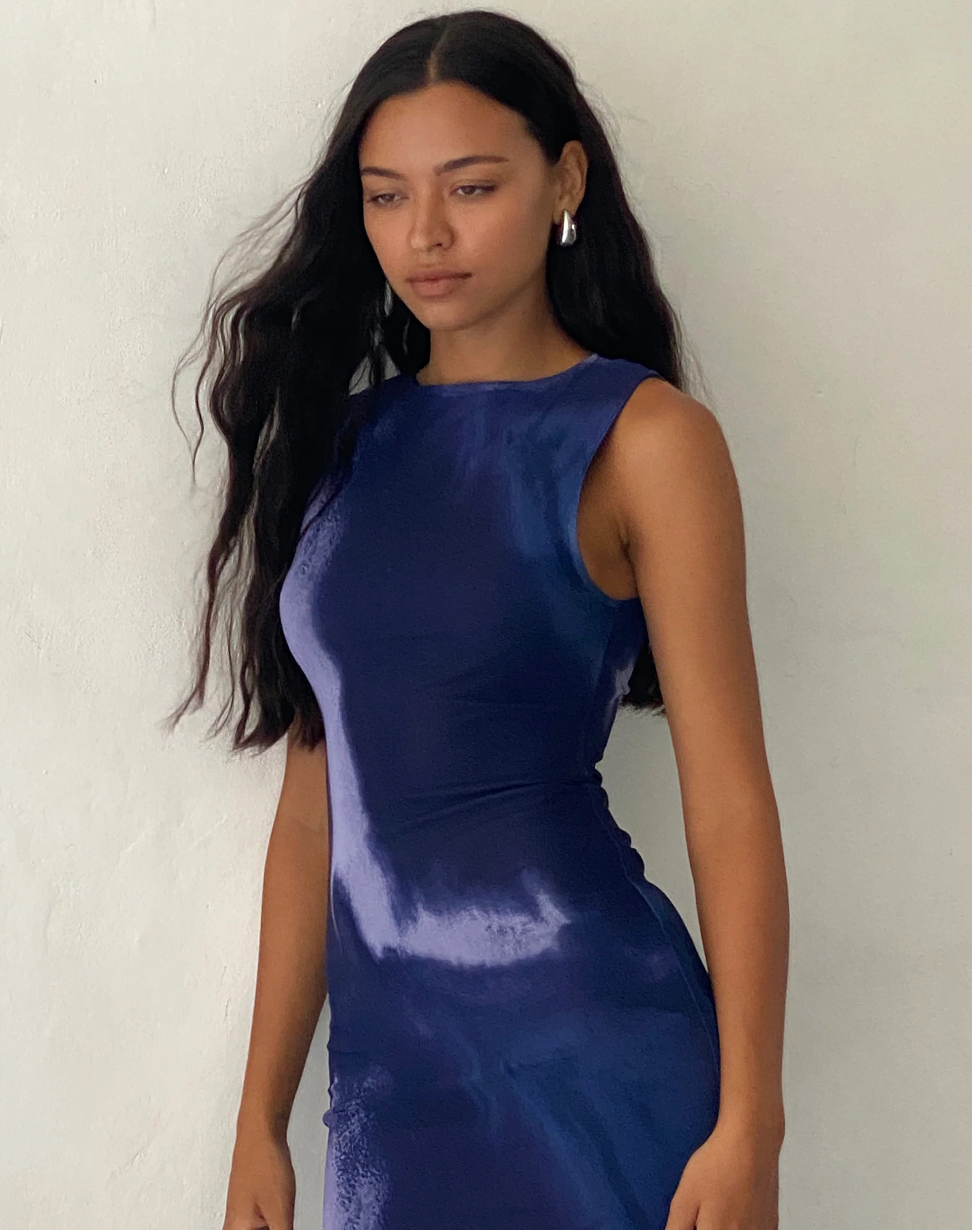 Fayola Printed Maxi Dress in Watercolour Navy - Image 4