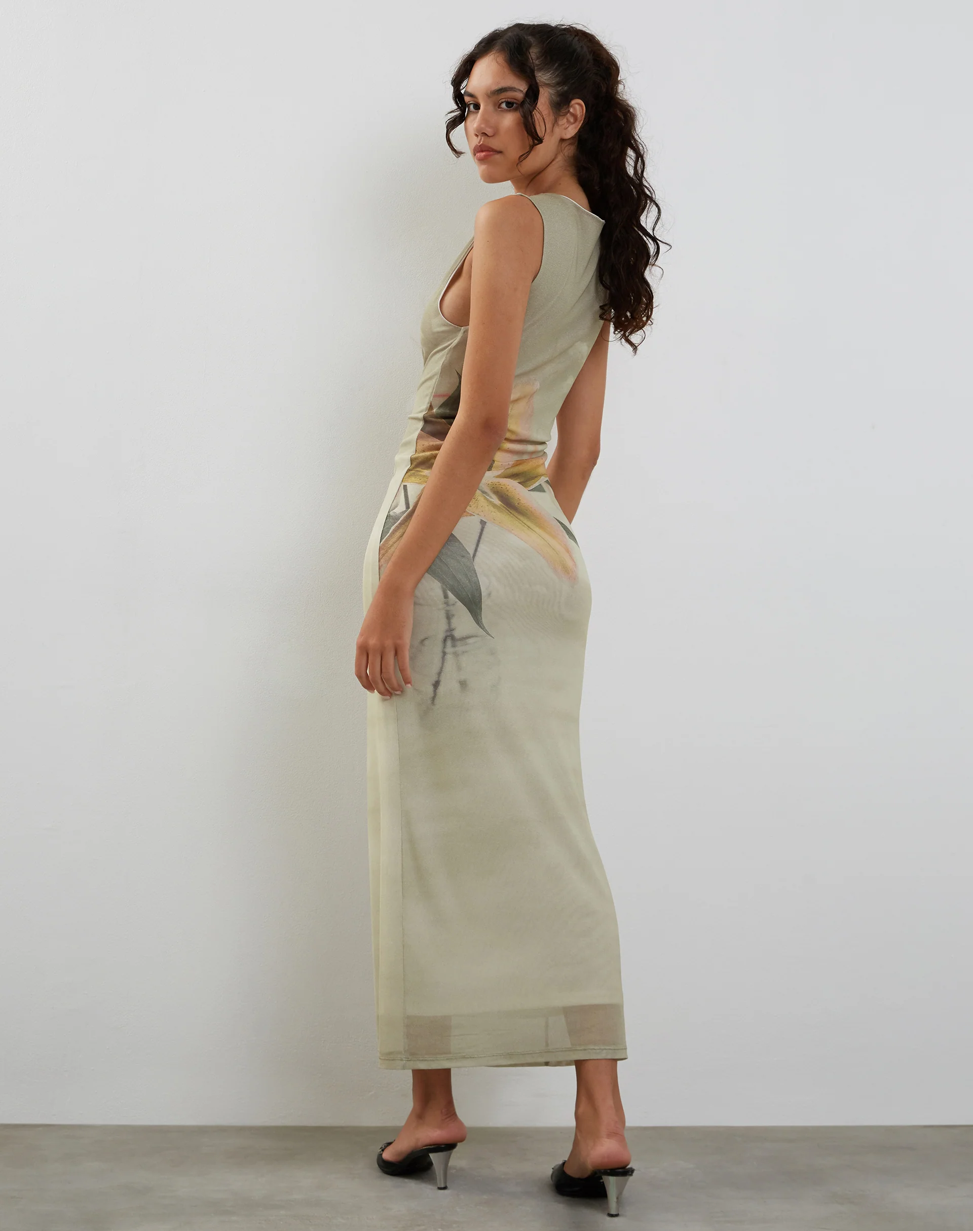 Fayola Printed Maxi Dress in Yellow Lily Print - Image 7