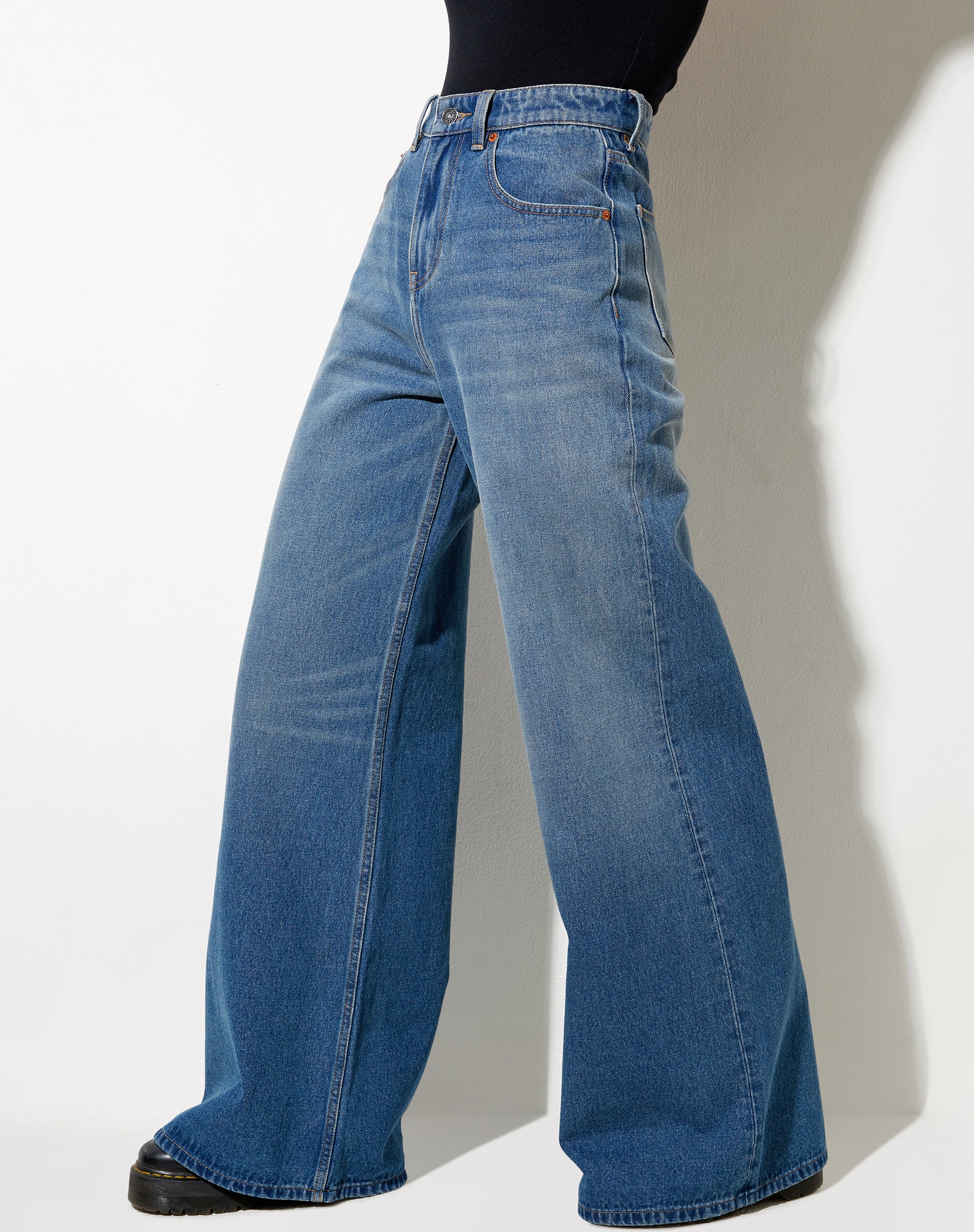 Flare Parallel Jeans in Mid Wash - Image 5