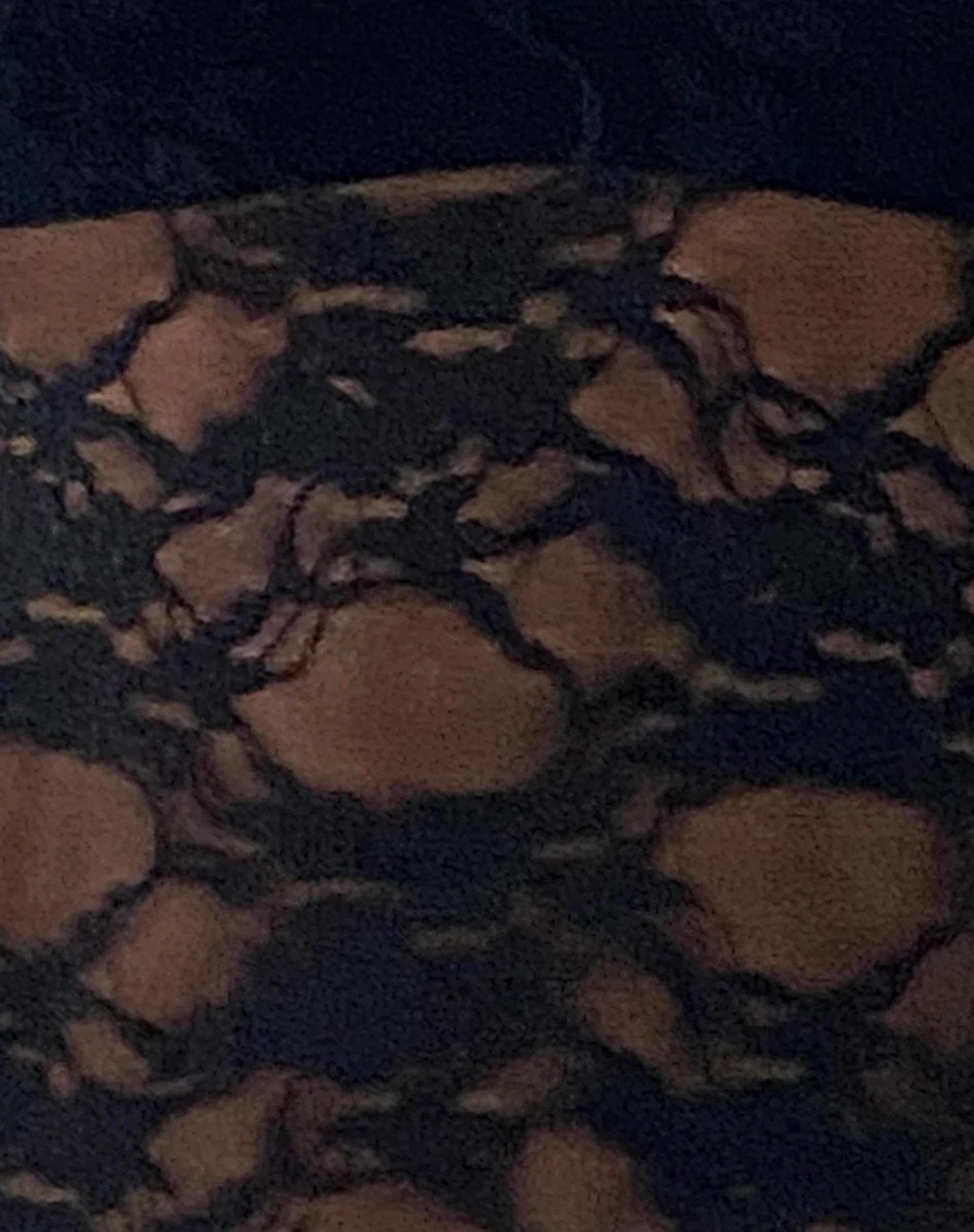 Garfie Unlined Hooded Top in Abstract Lace Black - Image 7