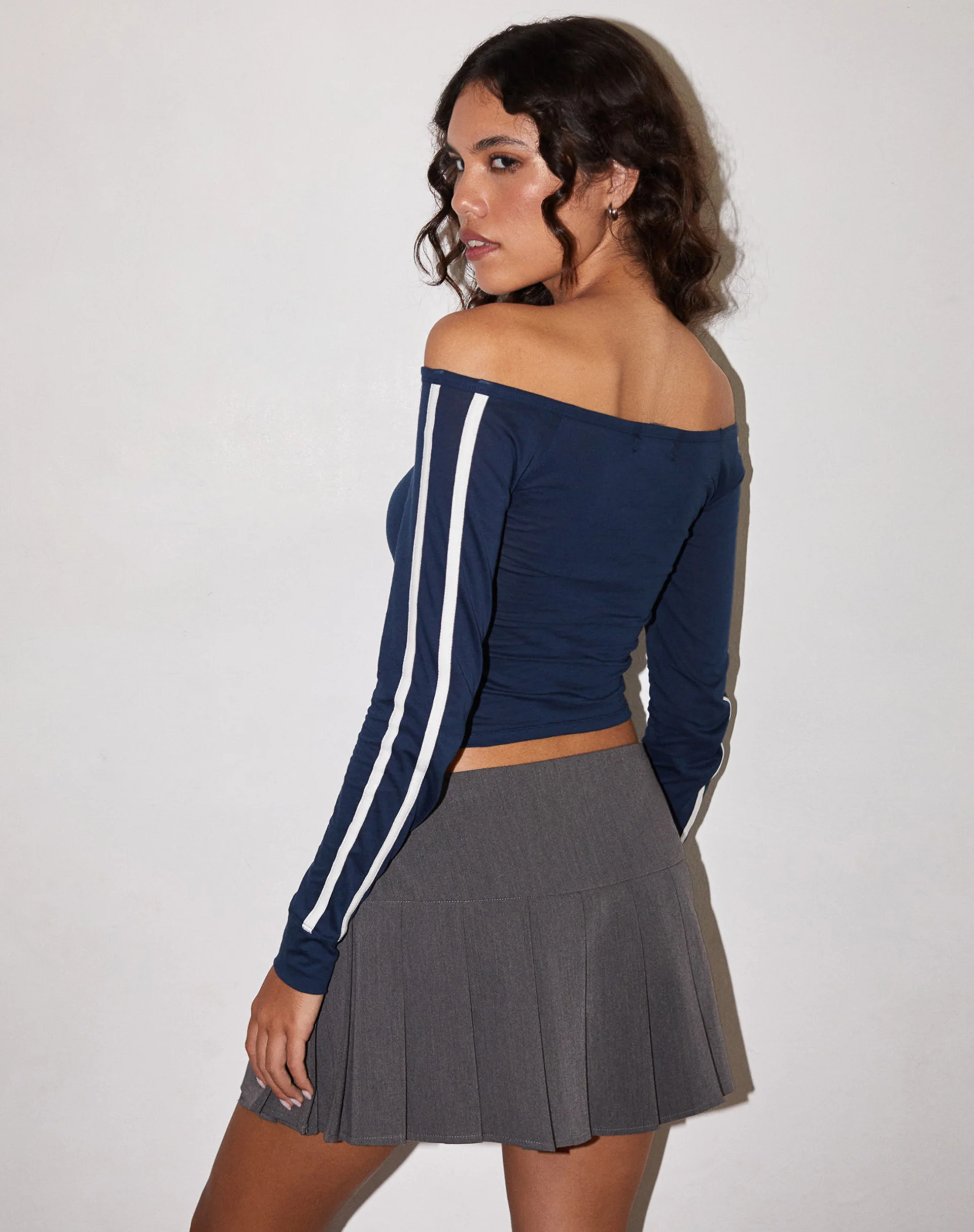 Gavya Long Sleeve Top in Navy with White Piping - Image 5