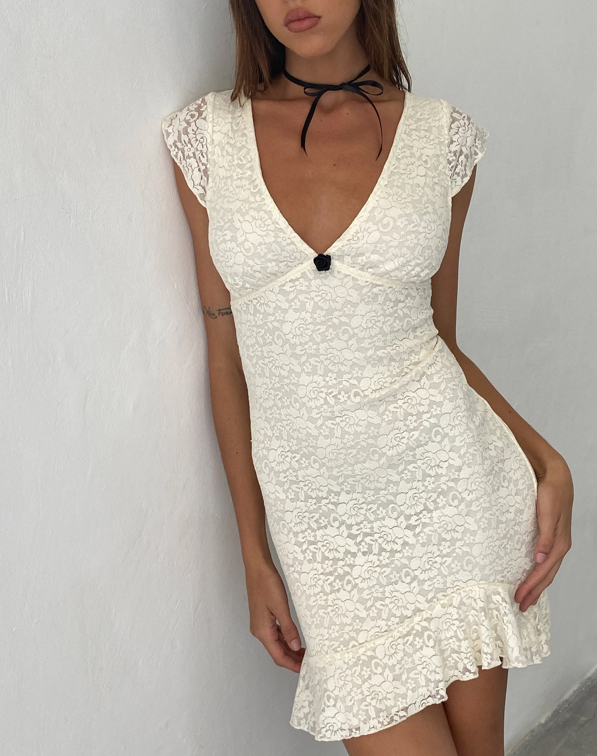 Ginevra Frill Hem Mini Dress in Rose Lace Ivory - Image 2