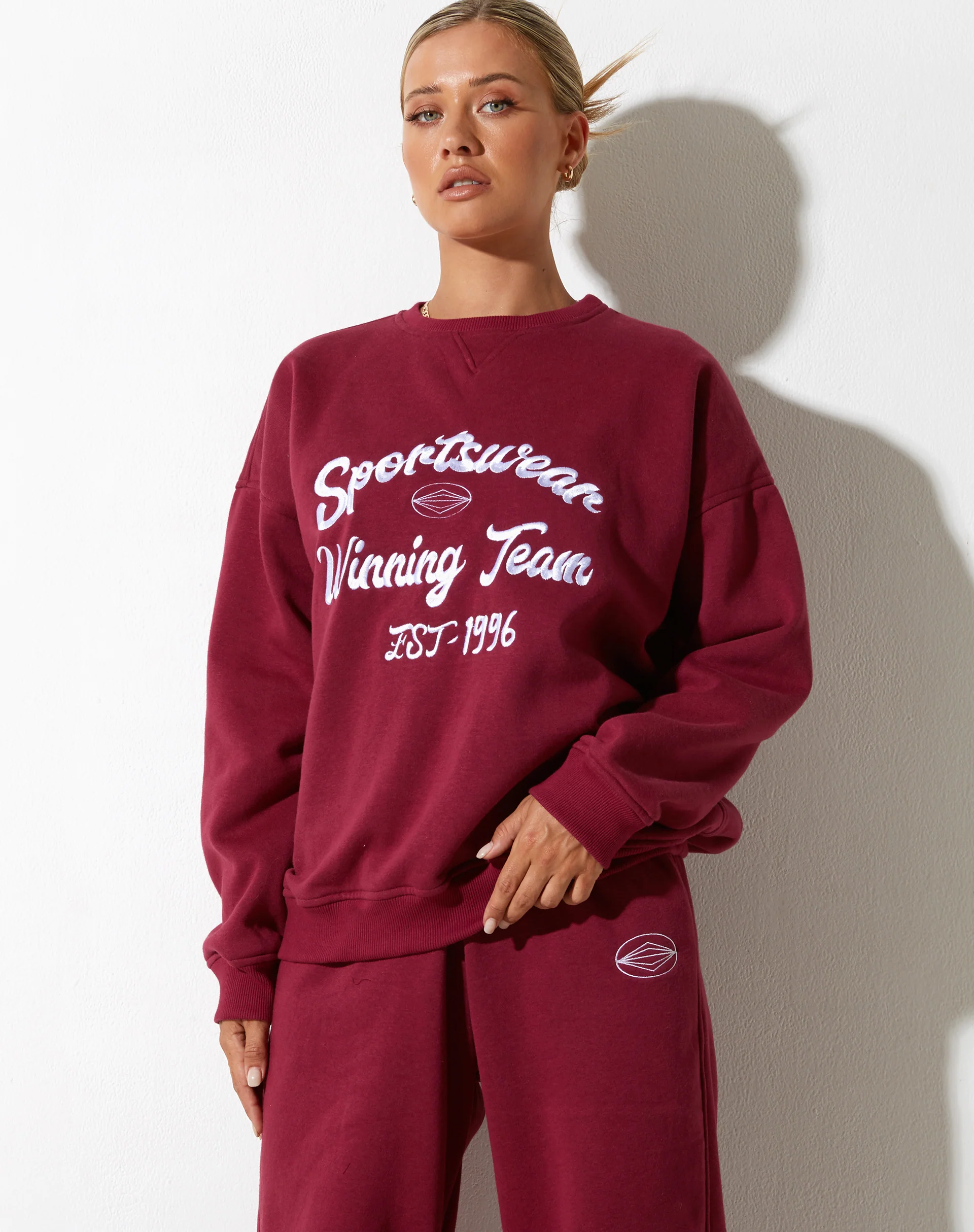 Glan Sweatshirt in Burgundy with 'Winning Team' Embro - Image 4
