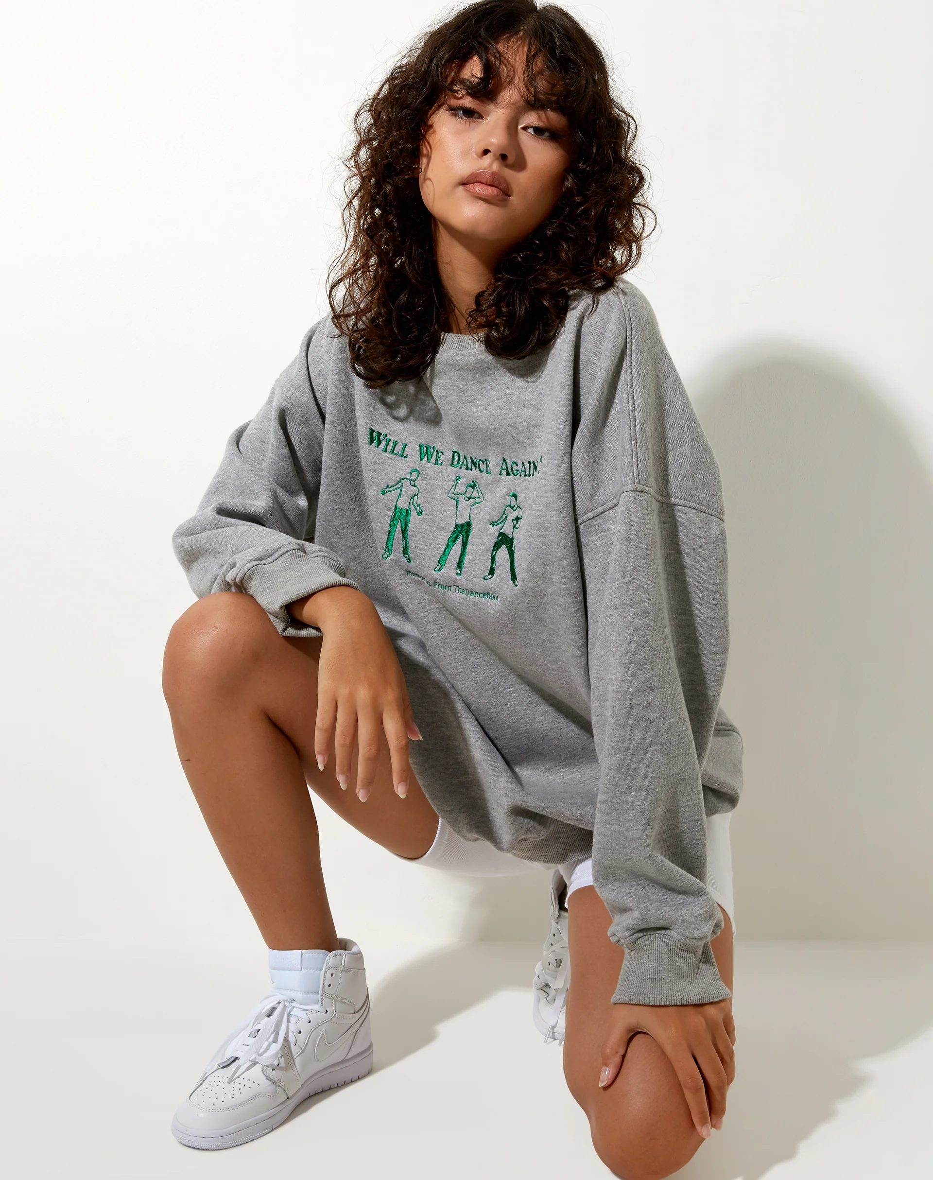 Glo Sweatshirt in Greymarl Memories From Dance Embro - Image 4