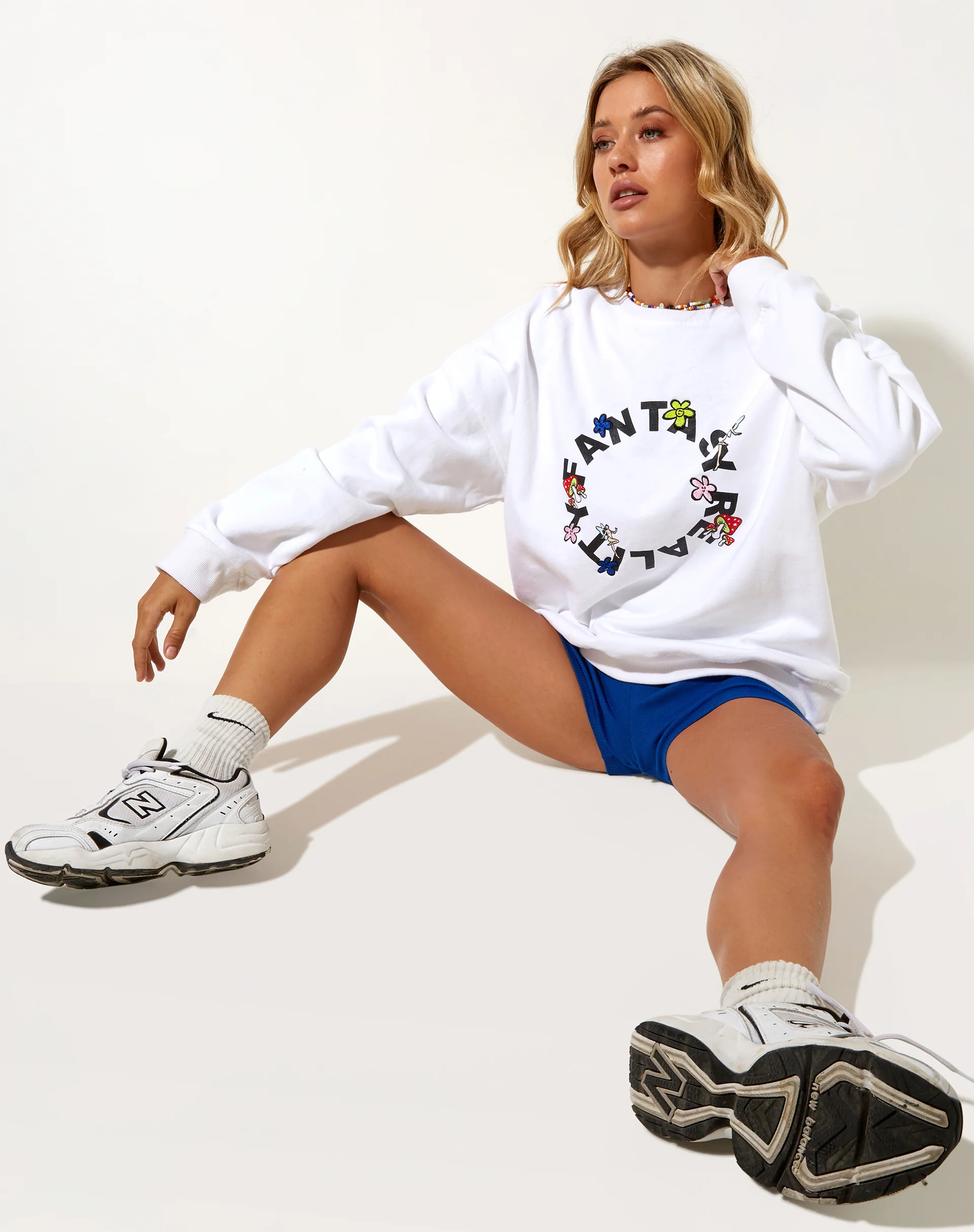 Glo Sweatshirt in White Fantasy Reality Mix Print and Embroidery - Image 3