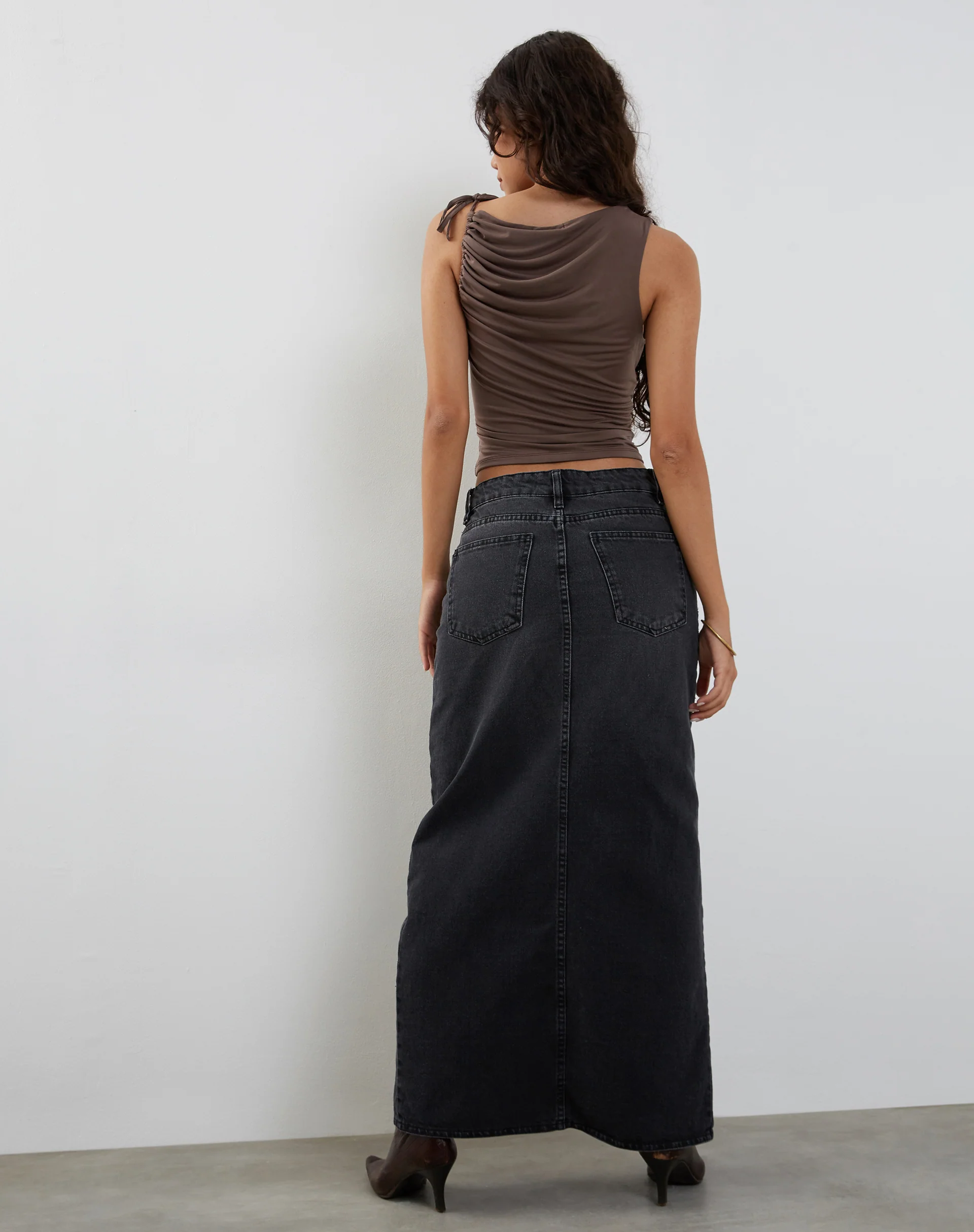 Hagne Vest Top in Mocca - Image 5