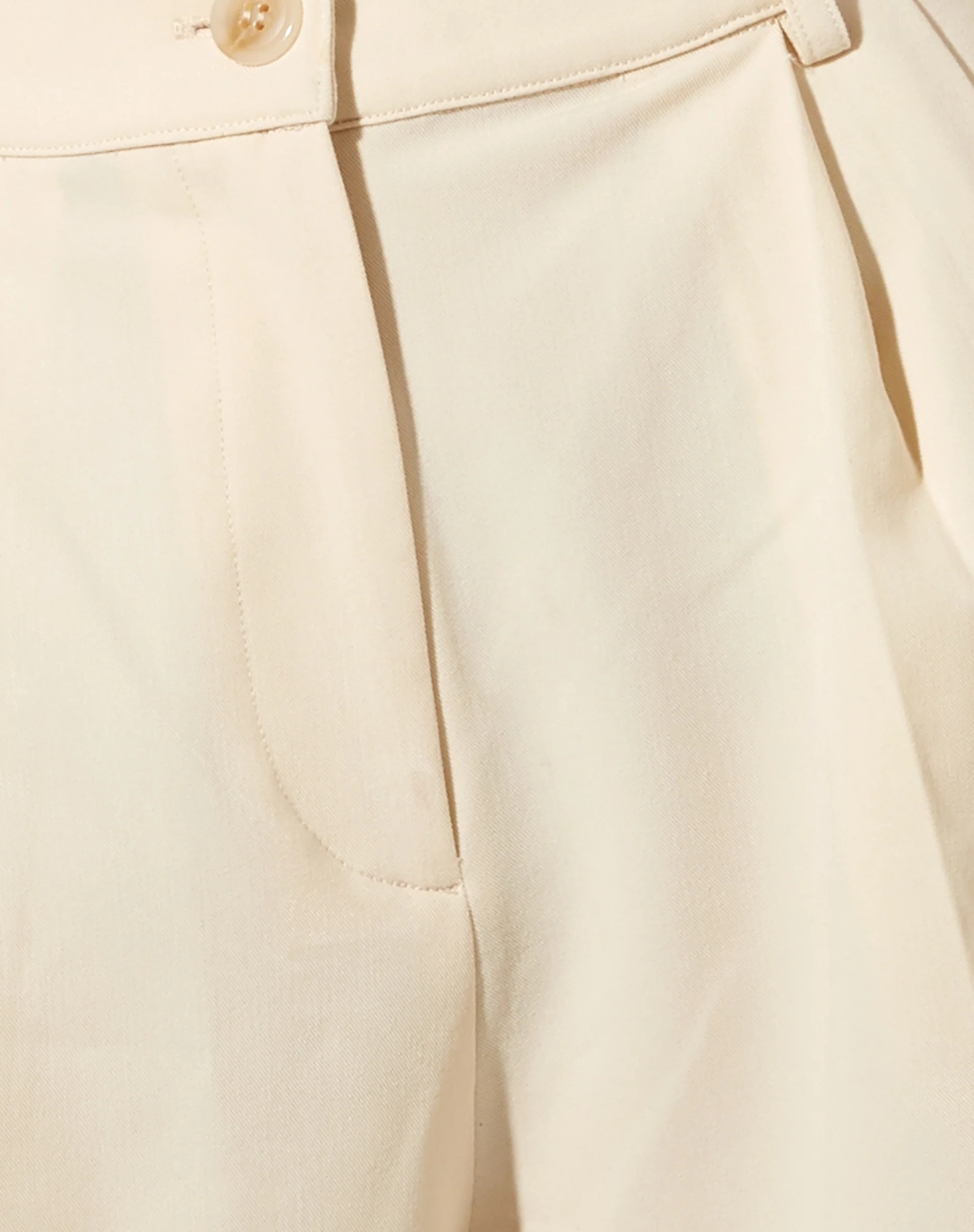 Hamo Tailored Shorts in Cream - Image 5