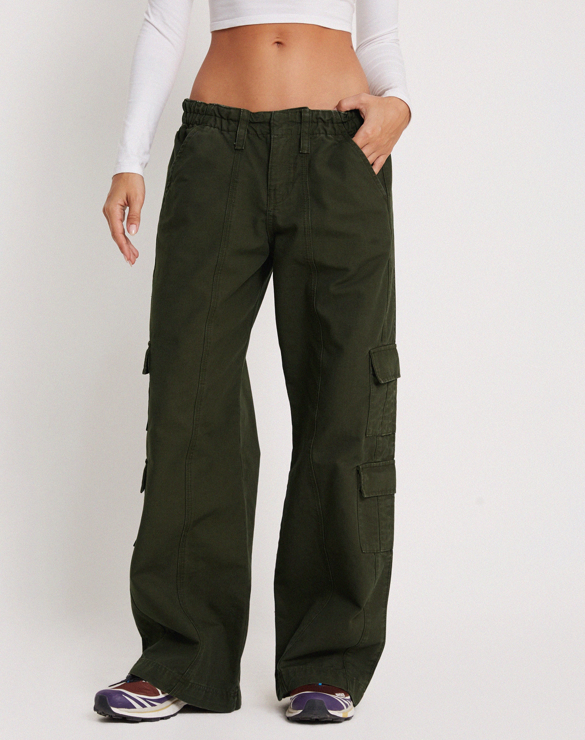Hansa Cargo Trouser in Dark Olive - Image 3