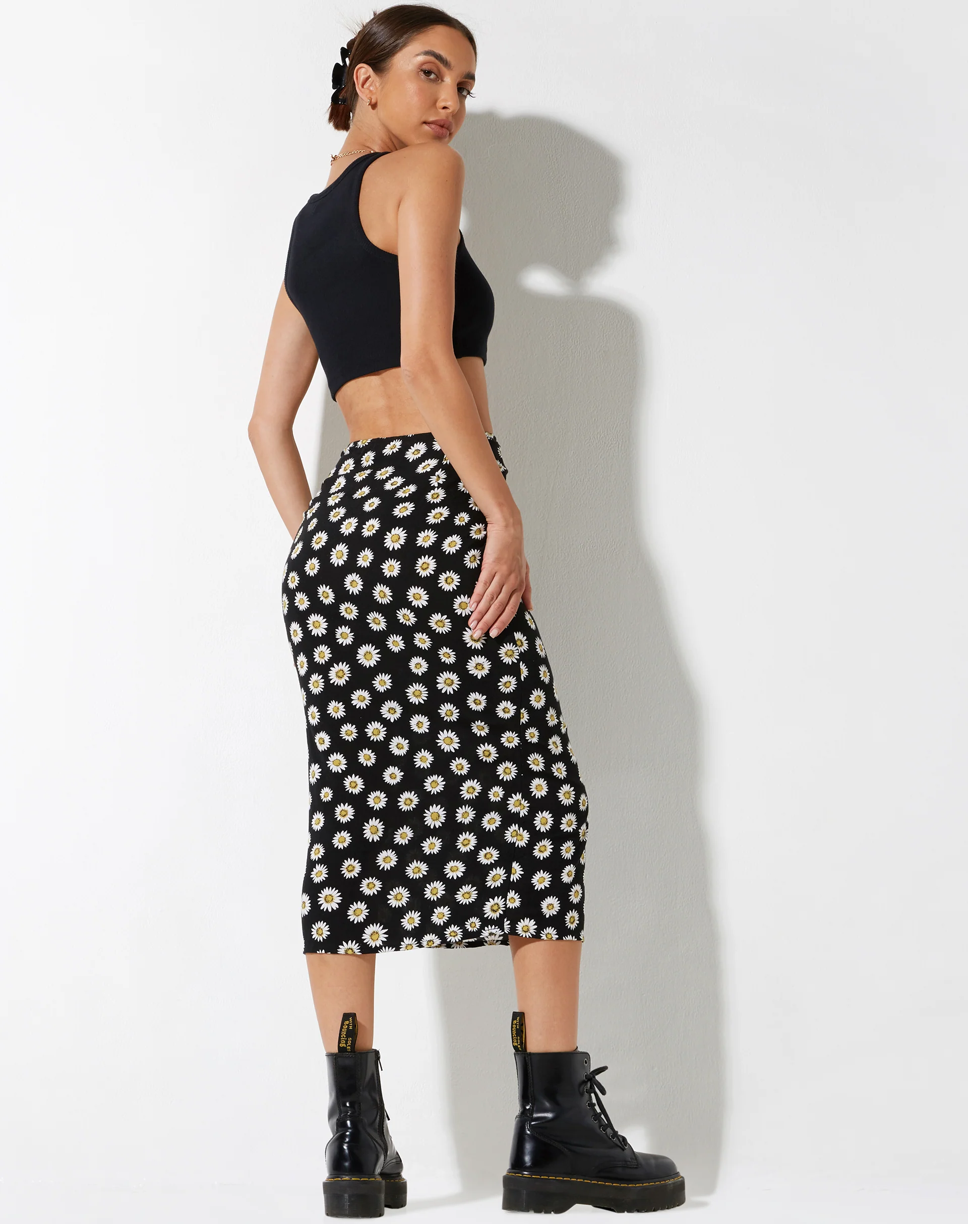 Harriet Midi Skirt in Grunge Daisy Black - Image 2