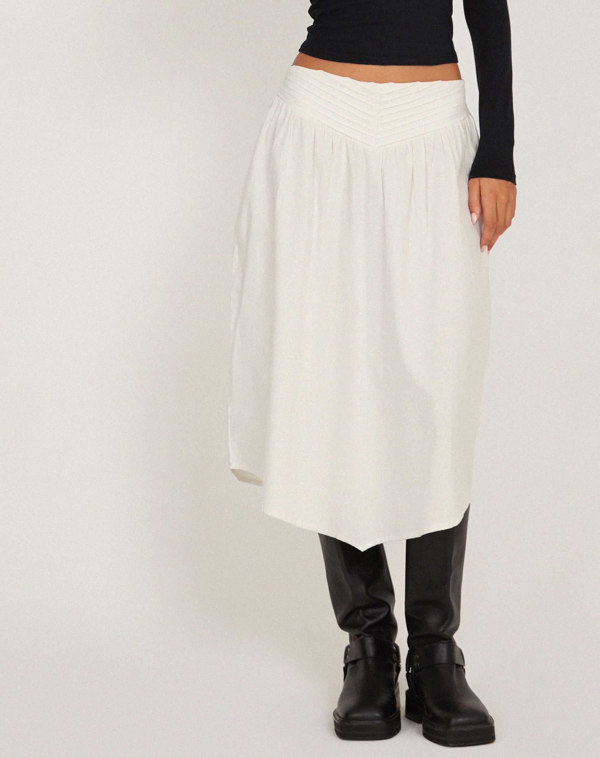 India Midi Skirt in White - Image 2