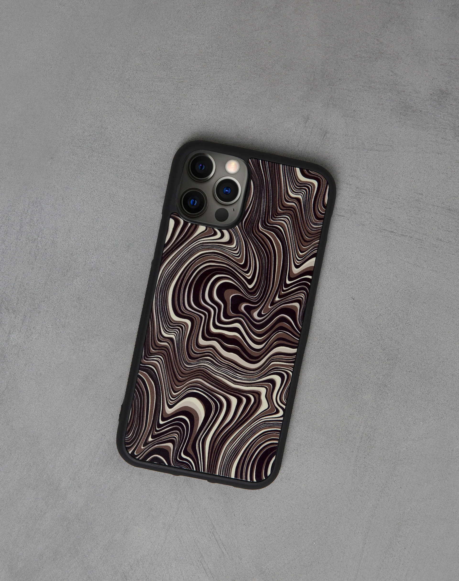 Iphone Case in 70's Ripple Brown - Image 4