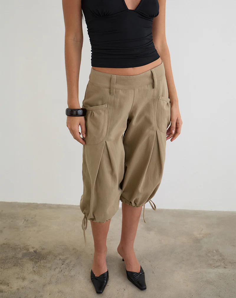 Iria Cargo Capri Trouser in Twill Khaki - Image 4