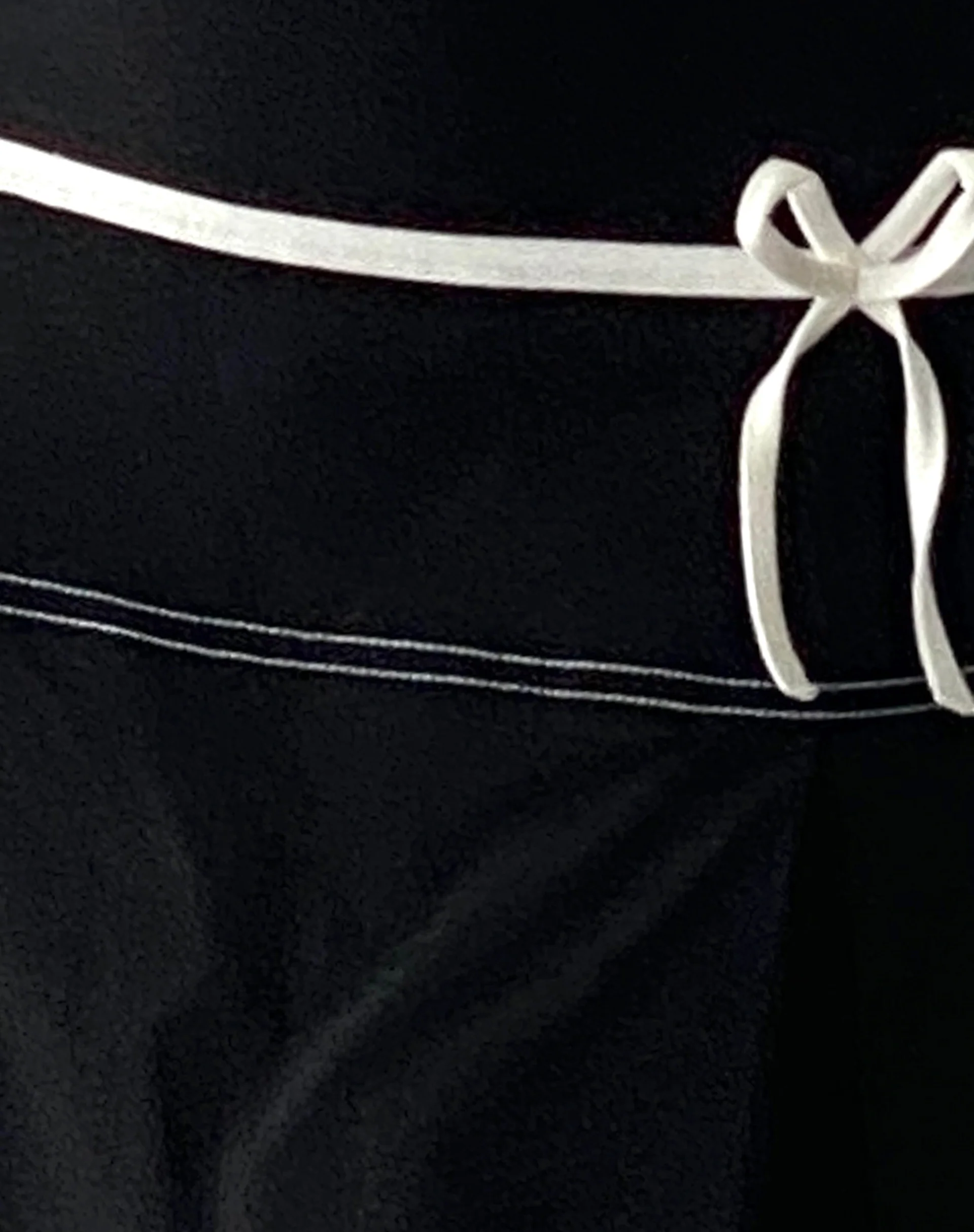 Istari Bow Detail Mini Skirt in Black with White Binding - Image 6