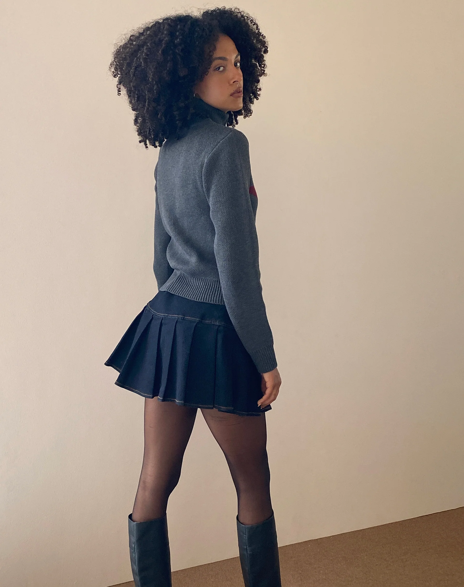 Jimena Zip Through Cardigan in Grey with Burgundy Star Motif - Image 5