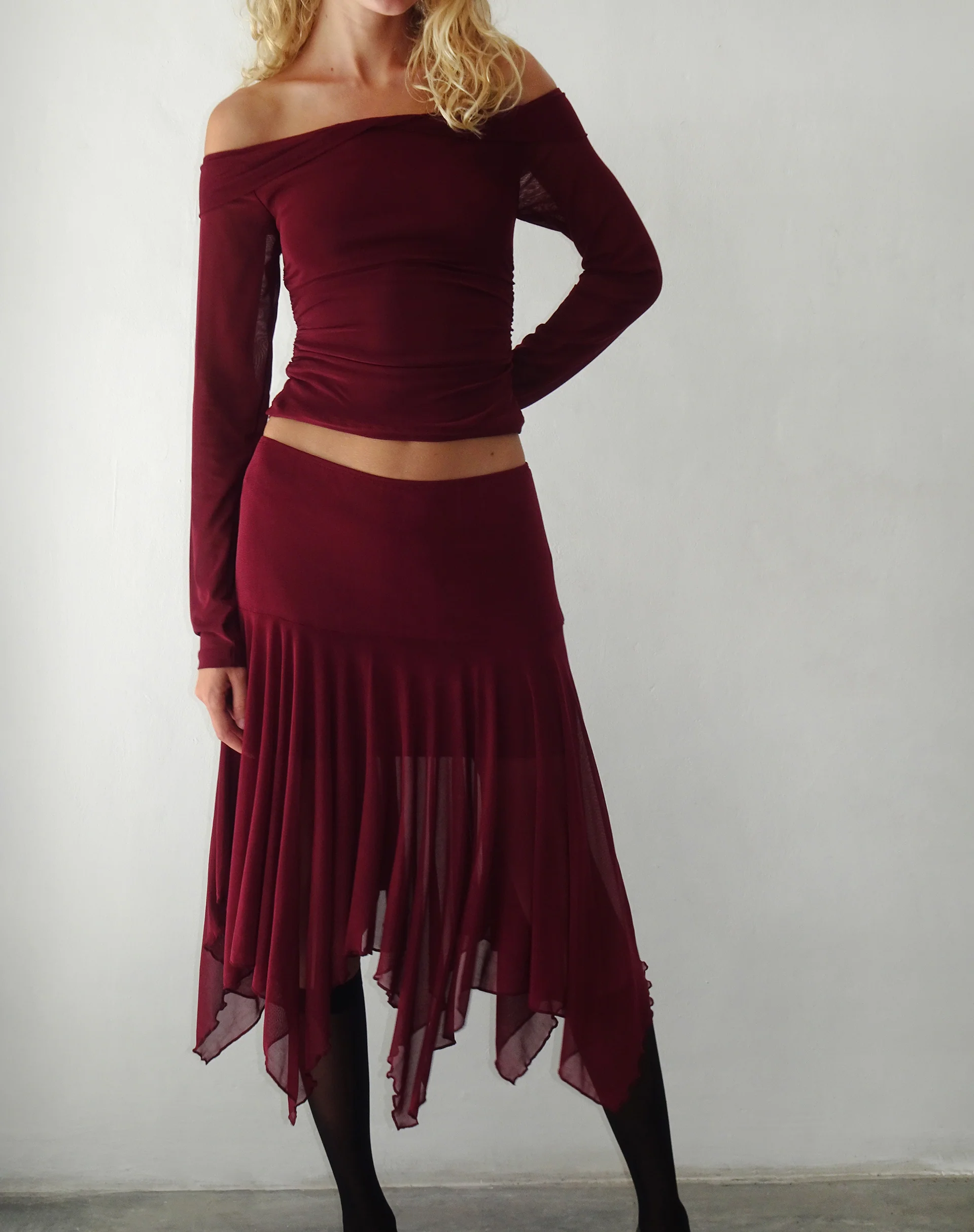 Jovali Low Waist Midi Skirt in Mesh Maroon - Image 3