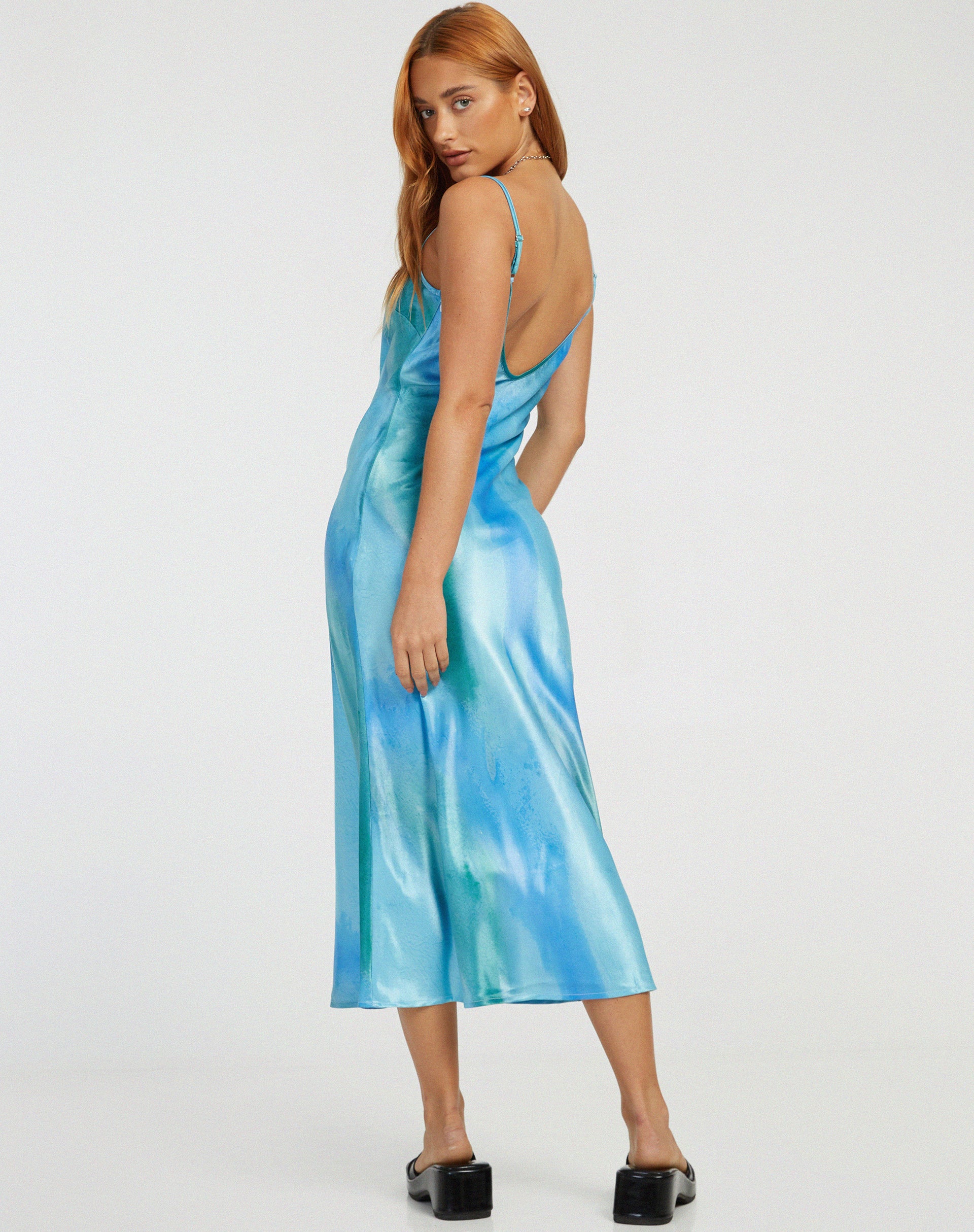 Juvina Midi Dress in Satin Watercolour Tosca - Image 3