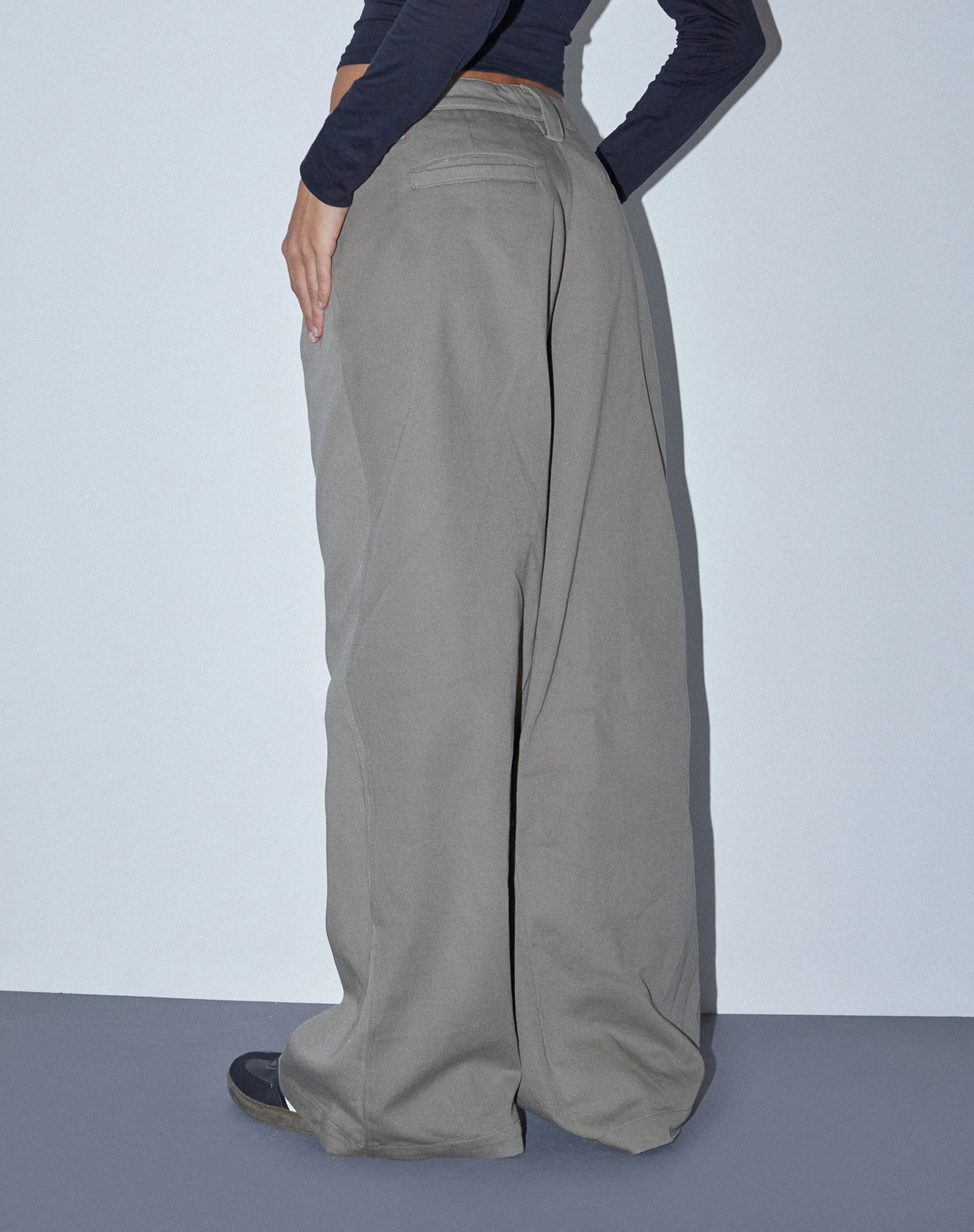 Kaomy Wide Leg Trouser in Slate Green - Image 3