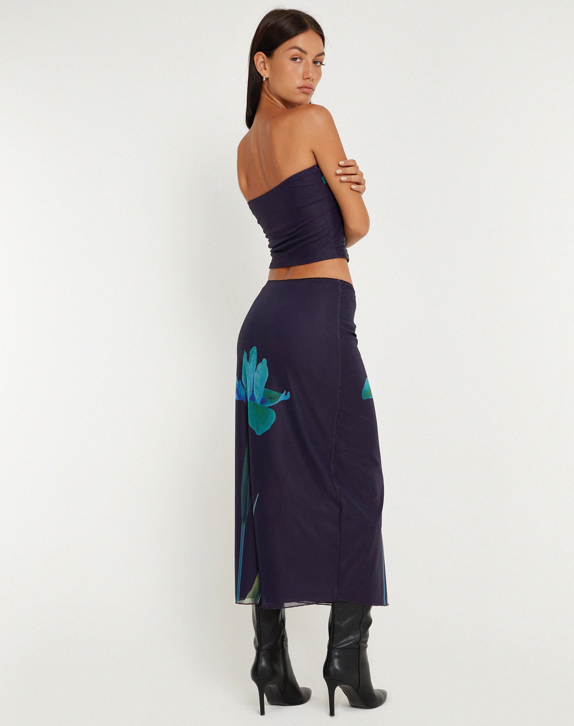 Lassie Midi Skirt in Navy Placement Flower - Image 3
