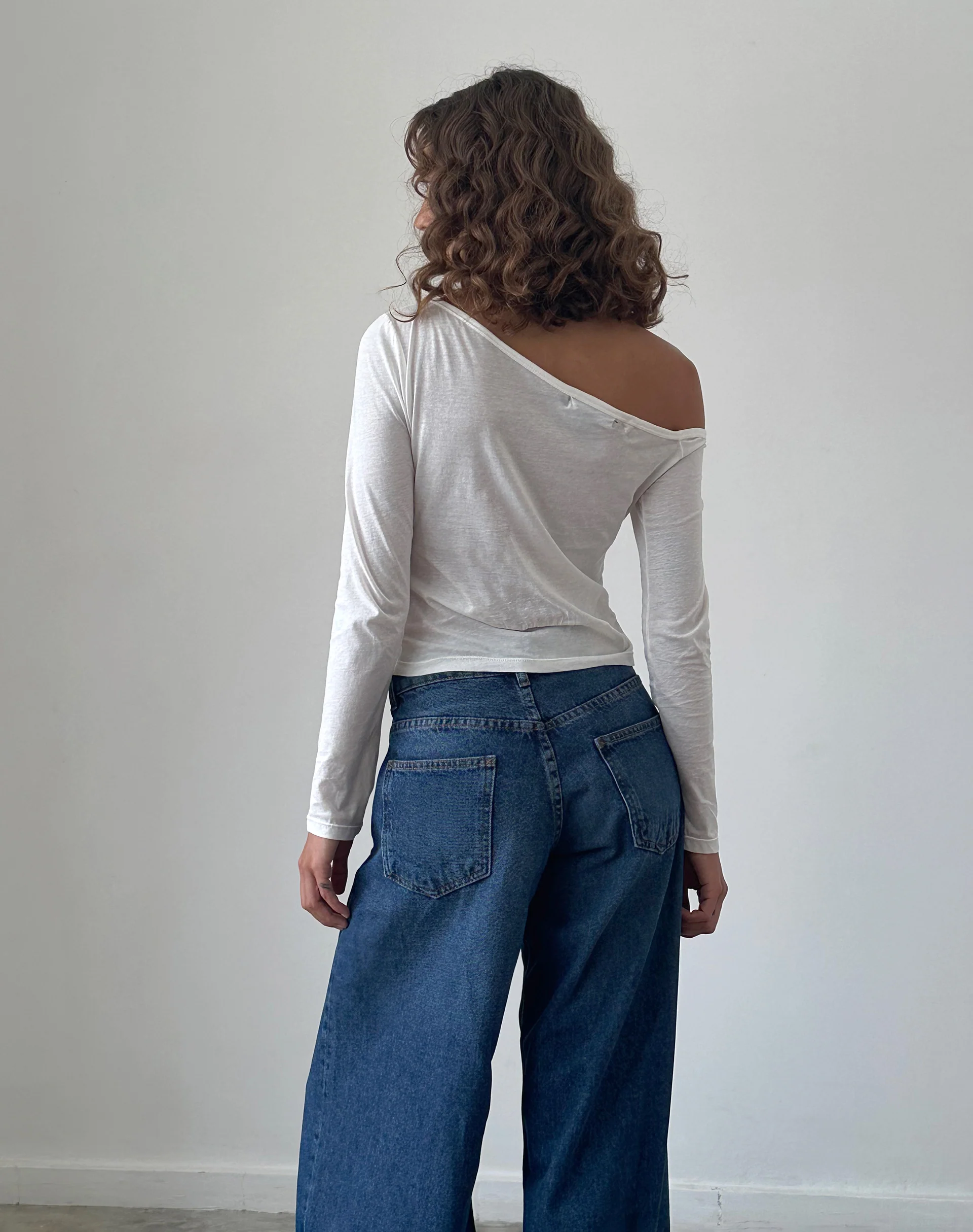 Ledez Asymmetric Slouchy Top in White Tissue Jersey - Image 4