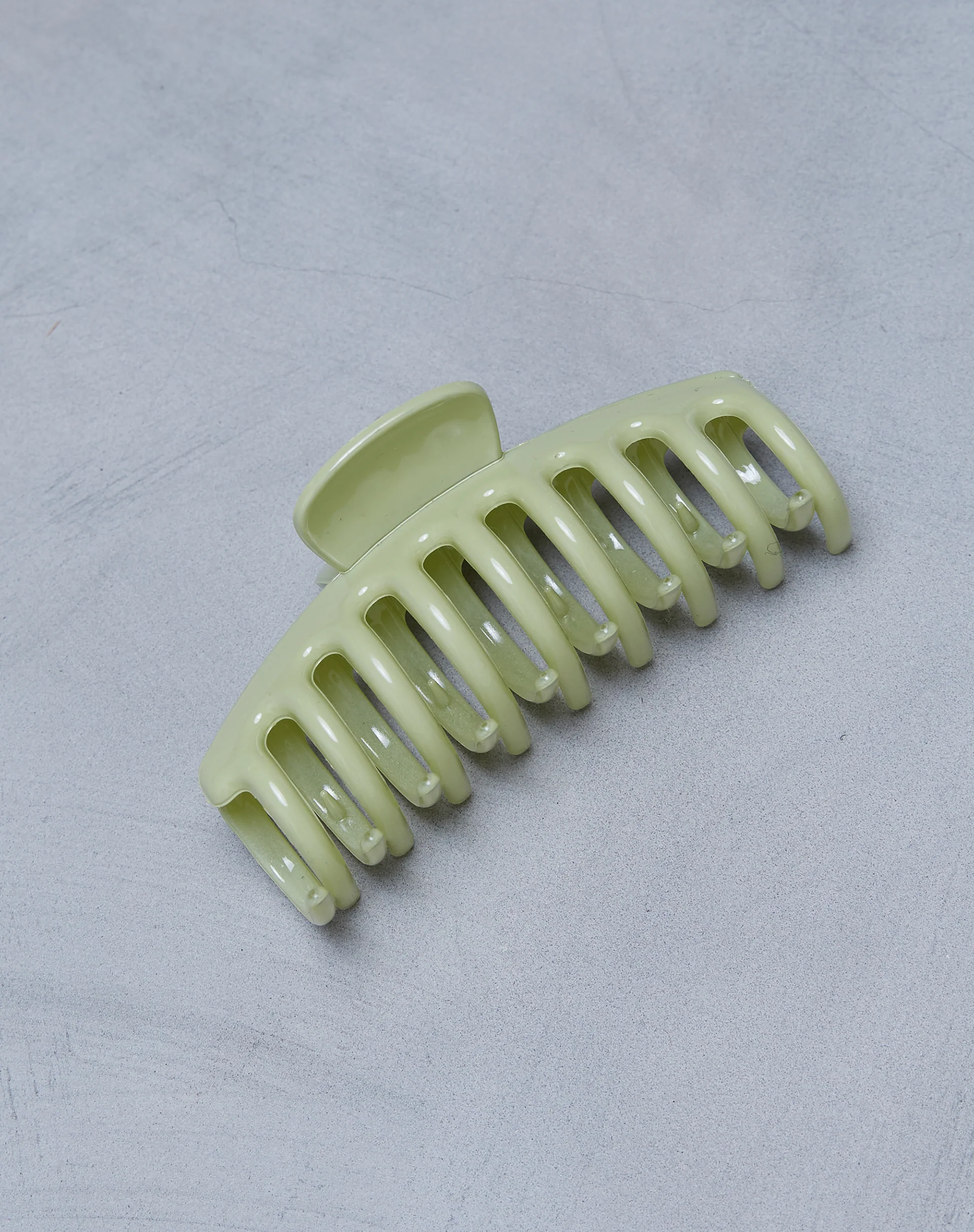 Lenta Hair Claw in Green - Image 3