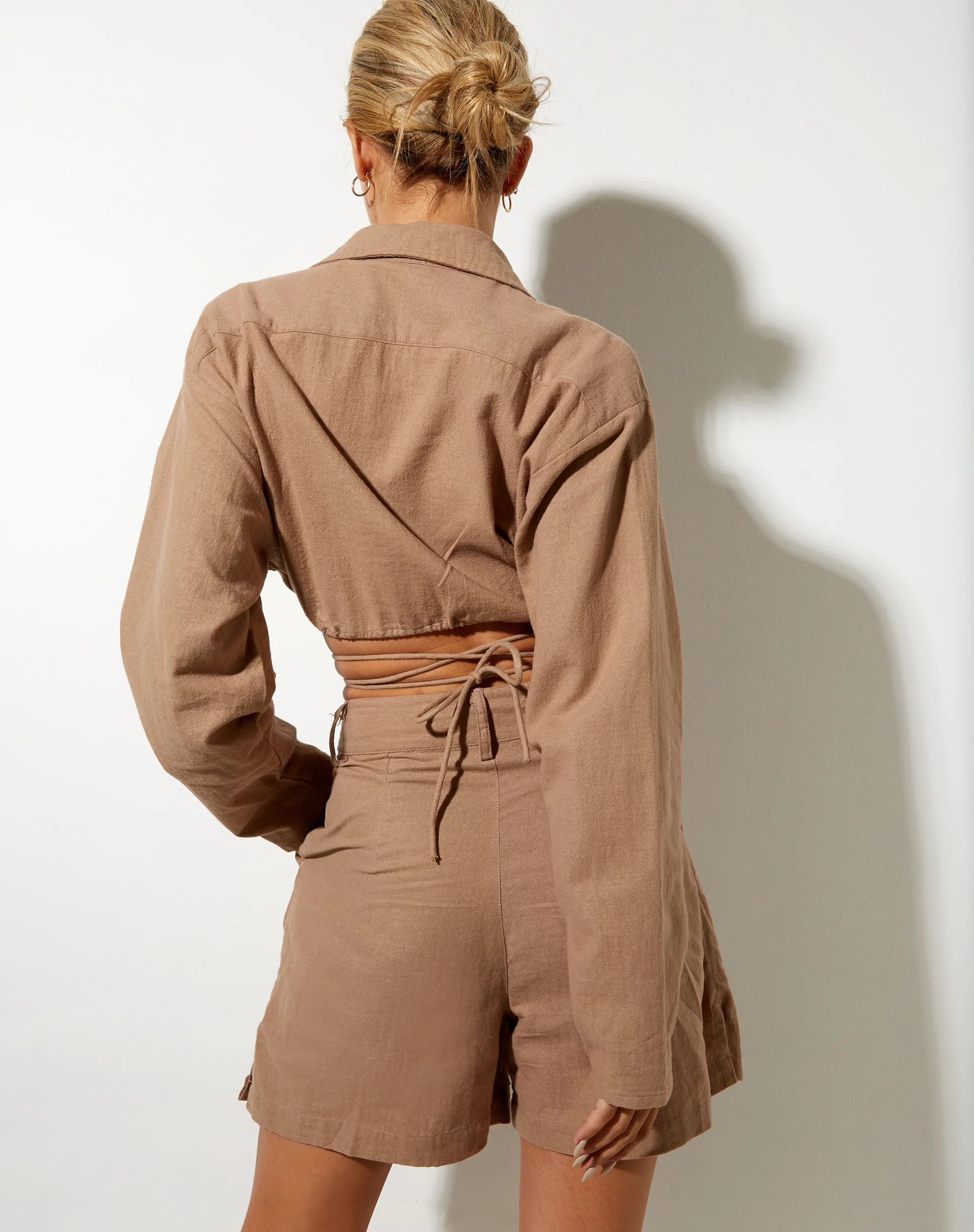 Lex Tailoring Shorts in Rami Biscuit - Image 2