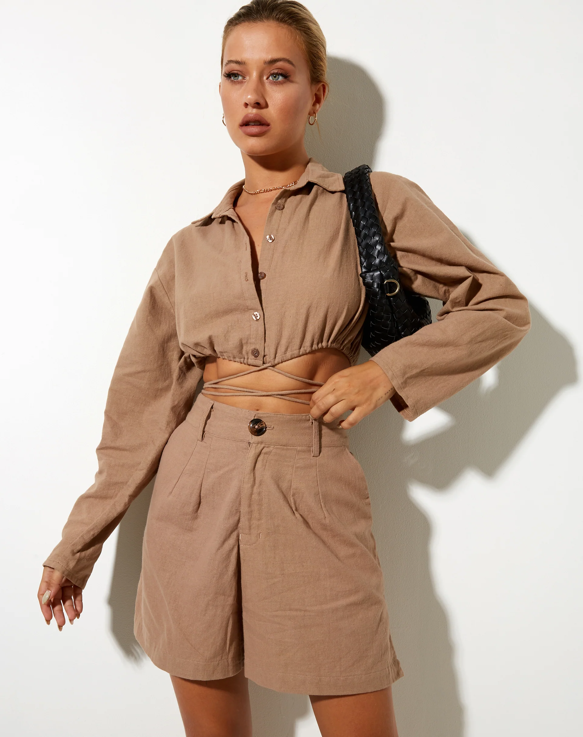 Lex Tailoring Shorts in Rami Biscuit - Image 4