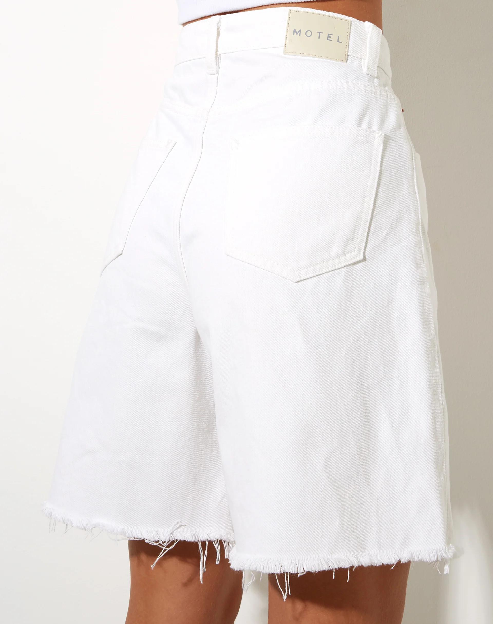 Loose Fit Denim Short in White Wash - Image 6