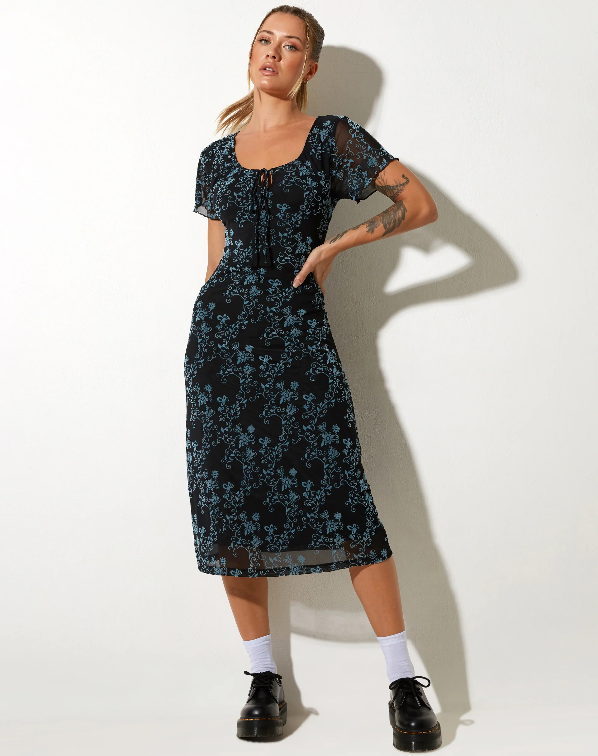 Lorani Midi Dress in Butterfly Vine Flock Blue - Image 4