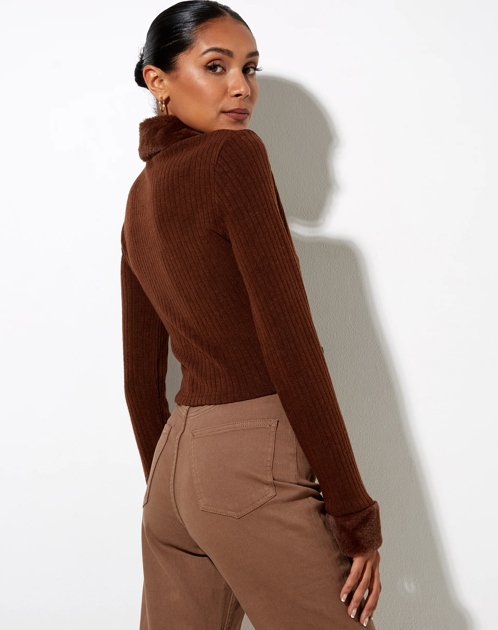 Loria Cardi in Chocolate - Image 2